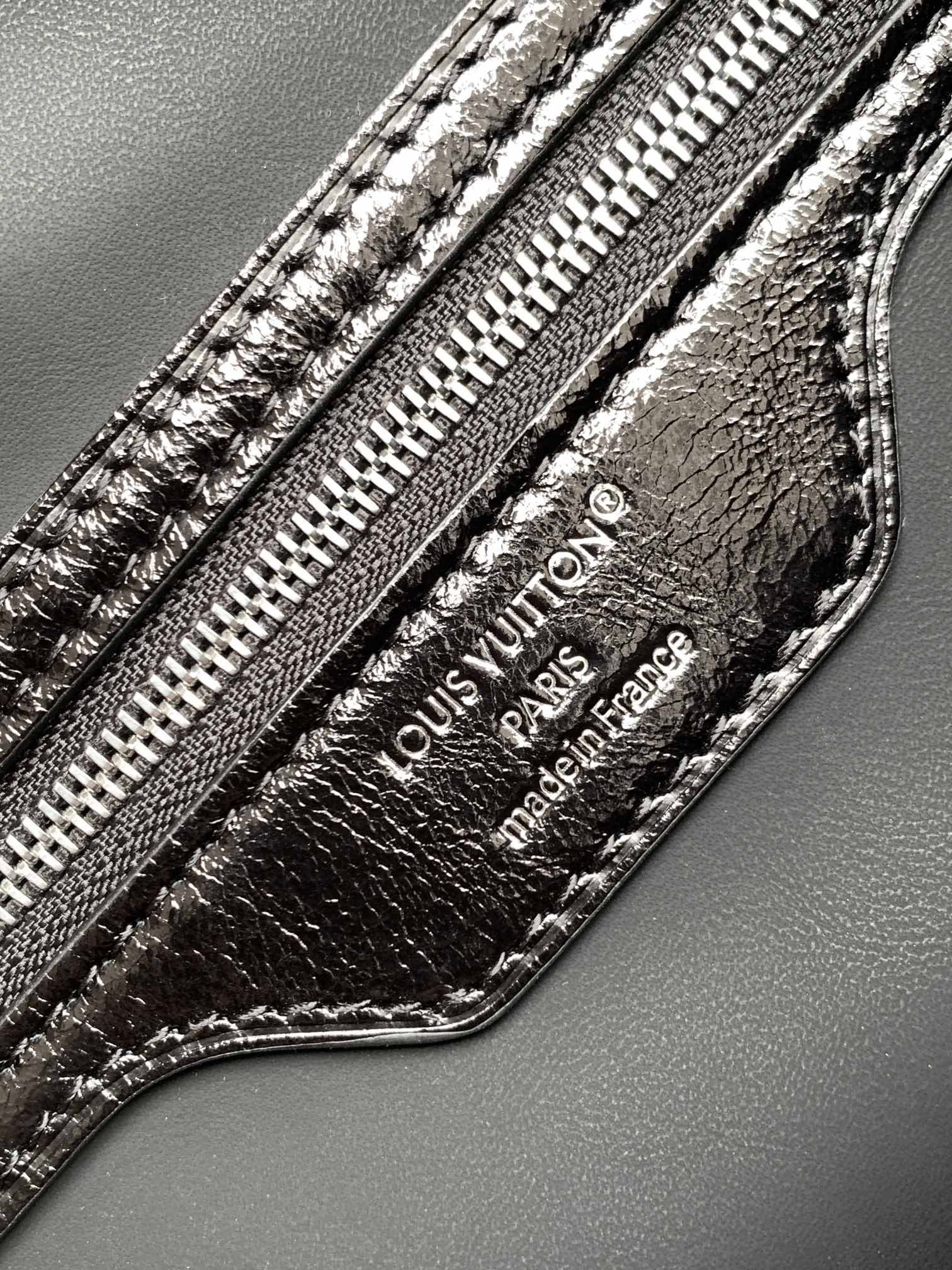 Louis Vuitton Black Wallet M15102