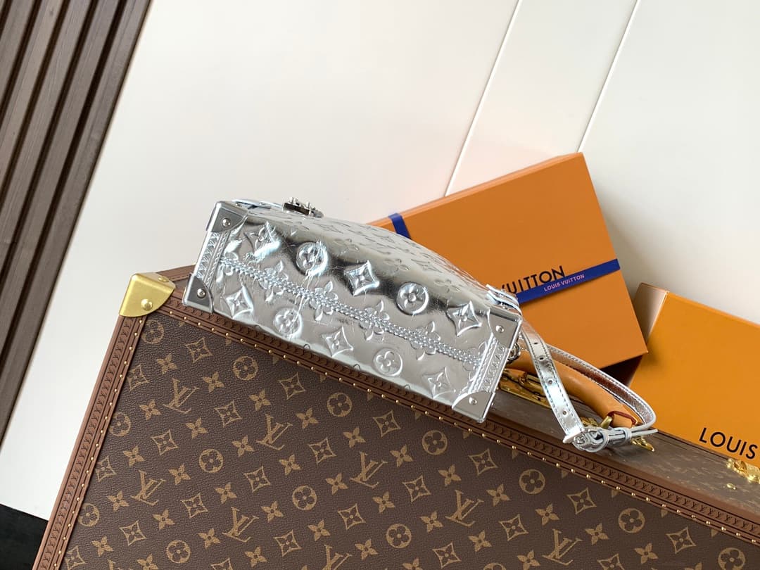 Louis Vuitton Black Medium Wallet M26223