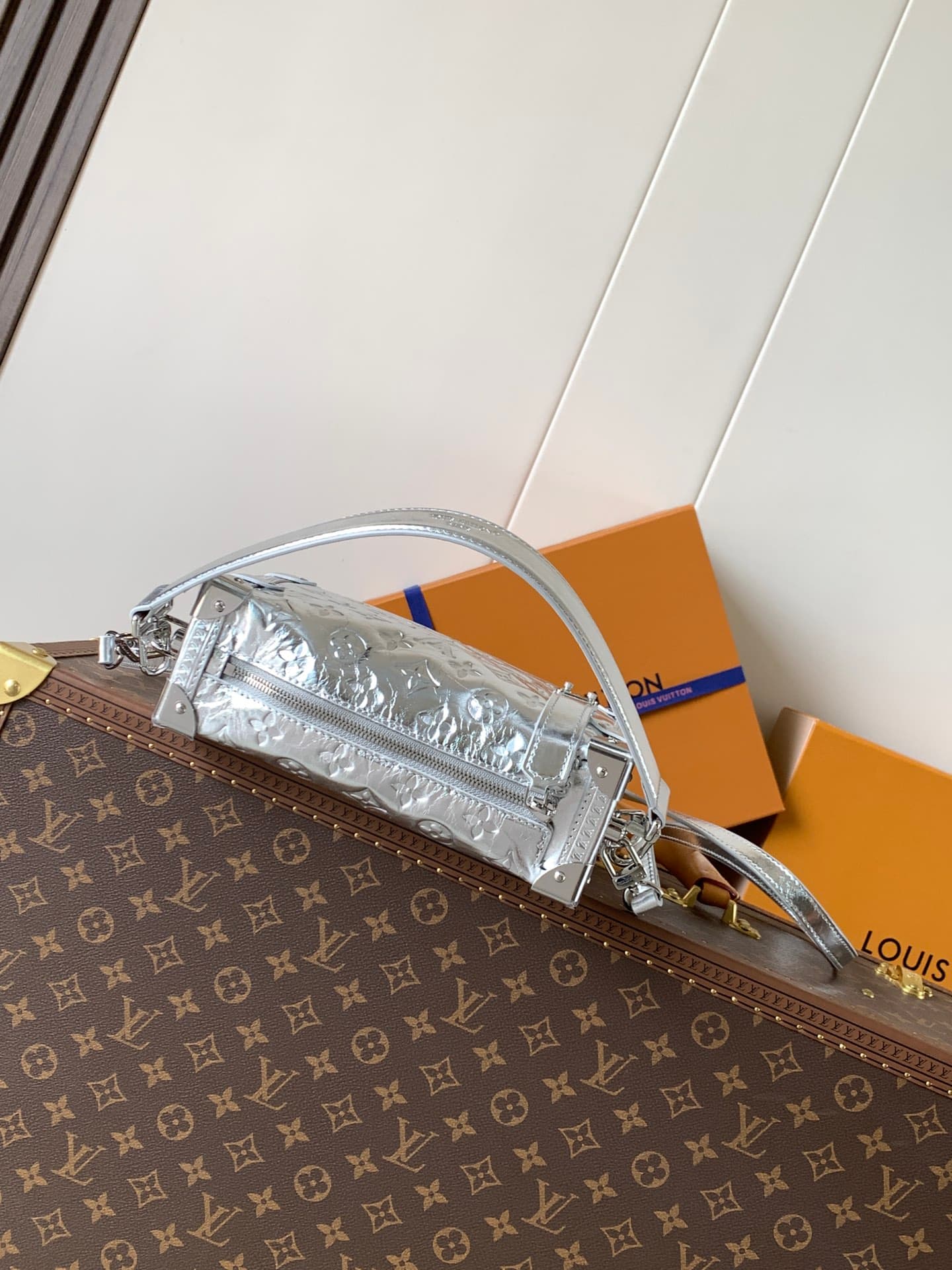 Louis Vuitton Black Medium Wallet M26223
