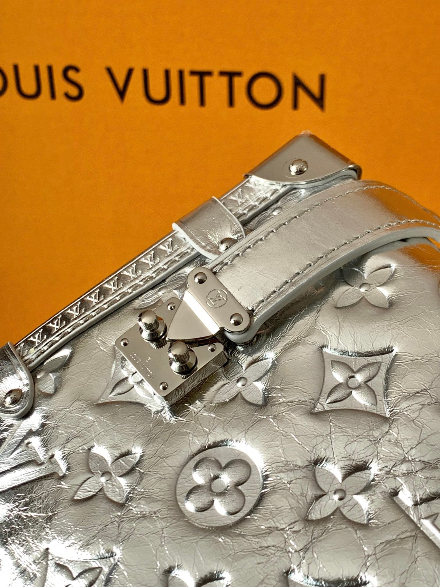 Louis Vuitton Black Medium Wallet M26223