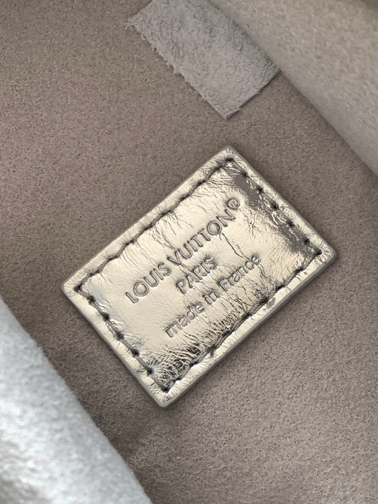 Louis Vuitton Black Medium Wallet M26223