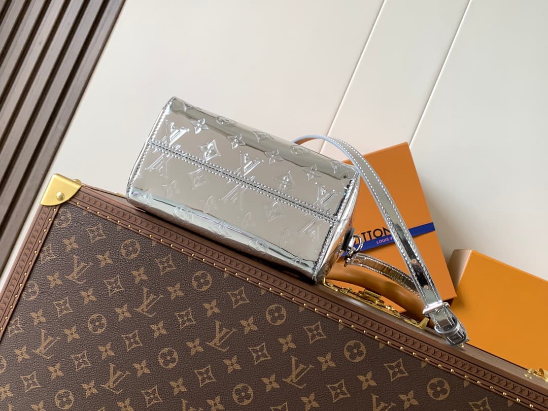 Louis Vuitton Cream Wallet M11987