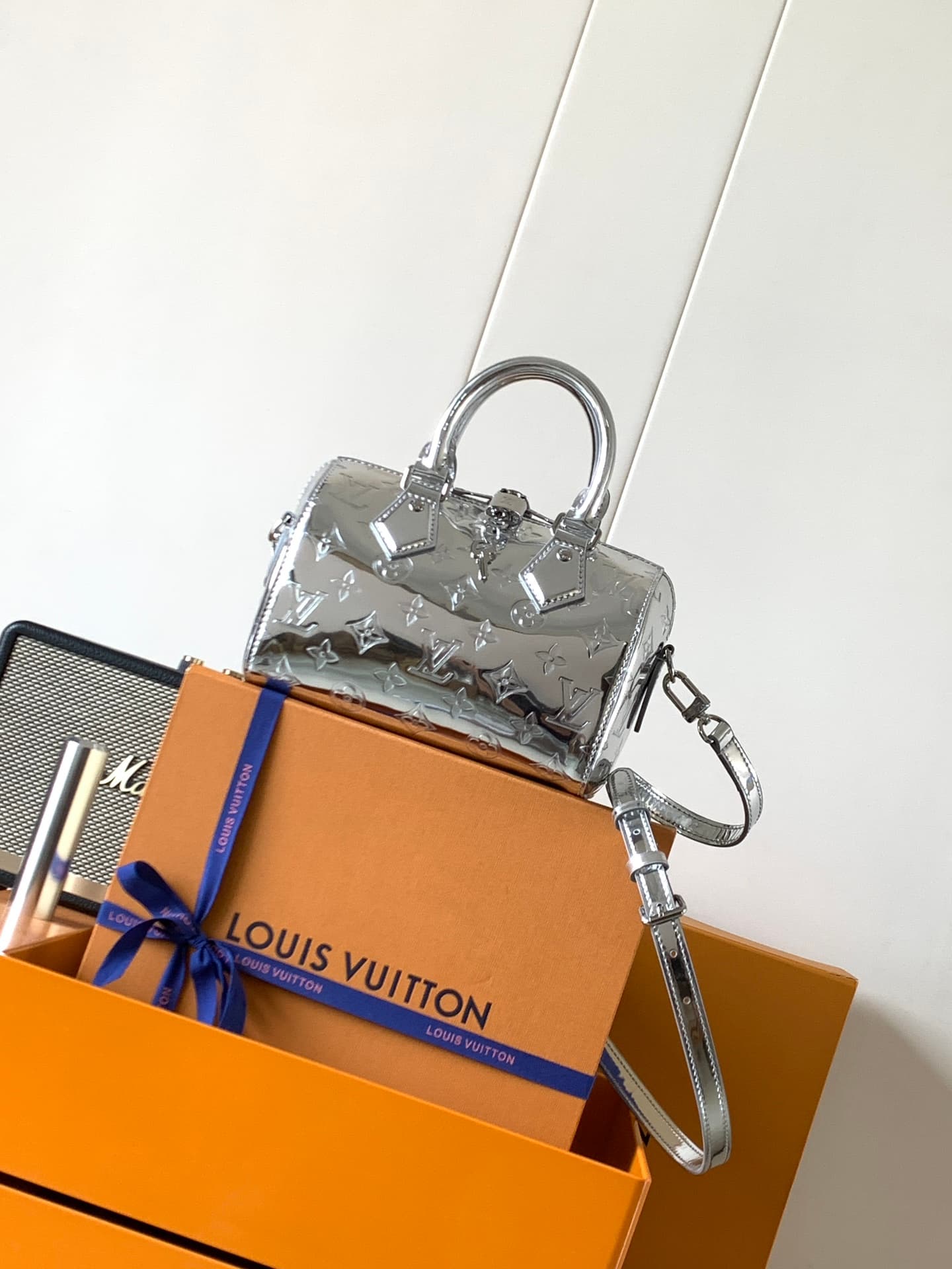 Louis Vuitton Accessory M11987