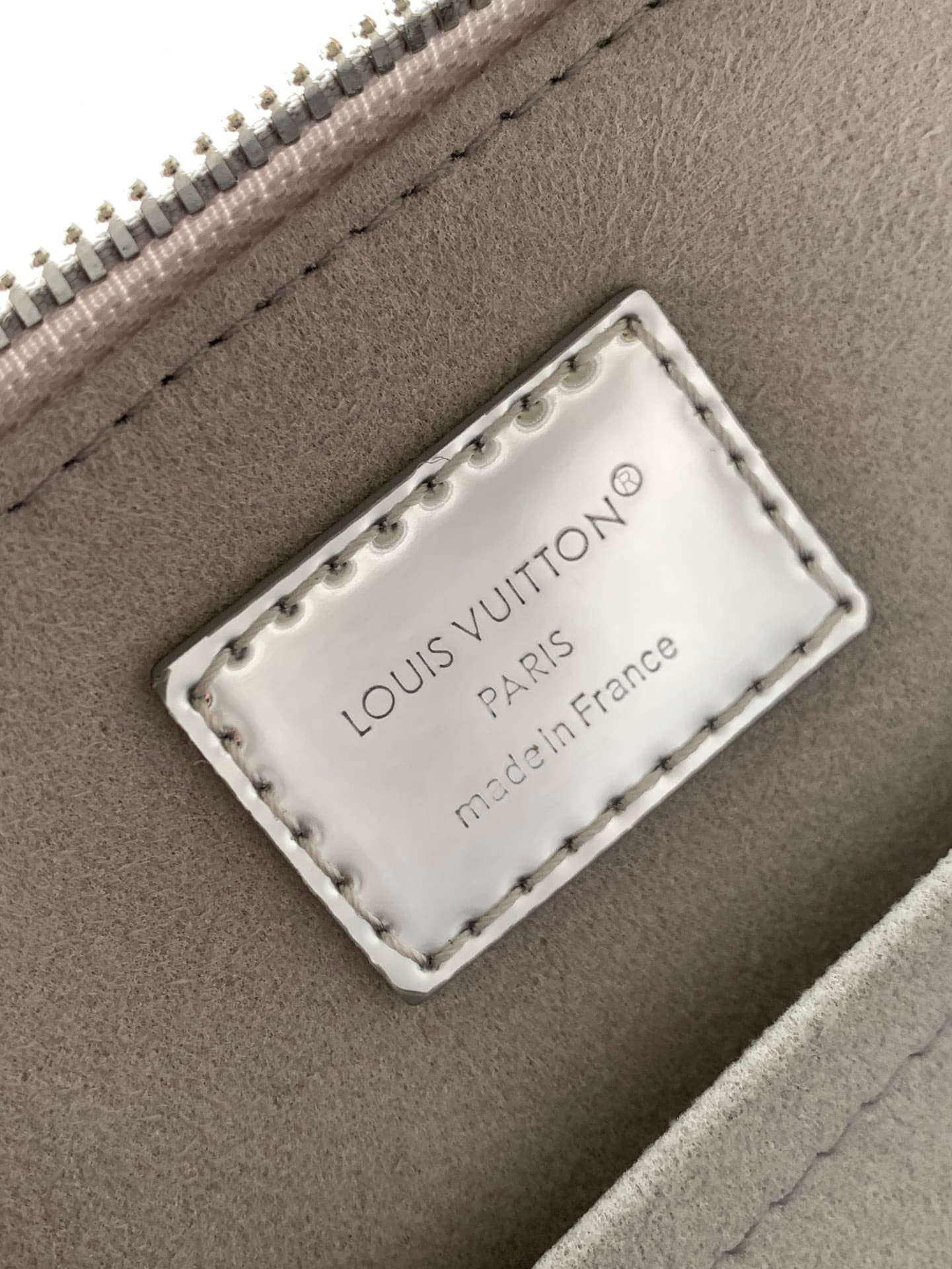 Louis Vuitton Red Bag M26335