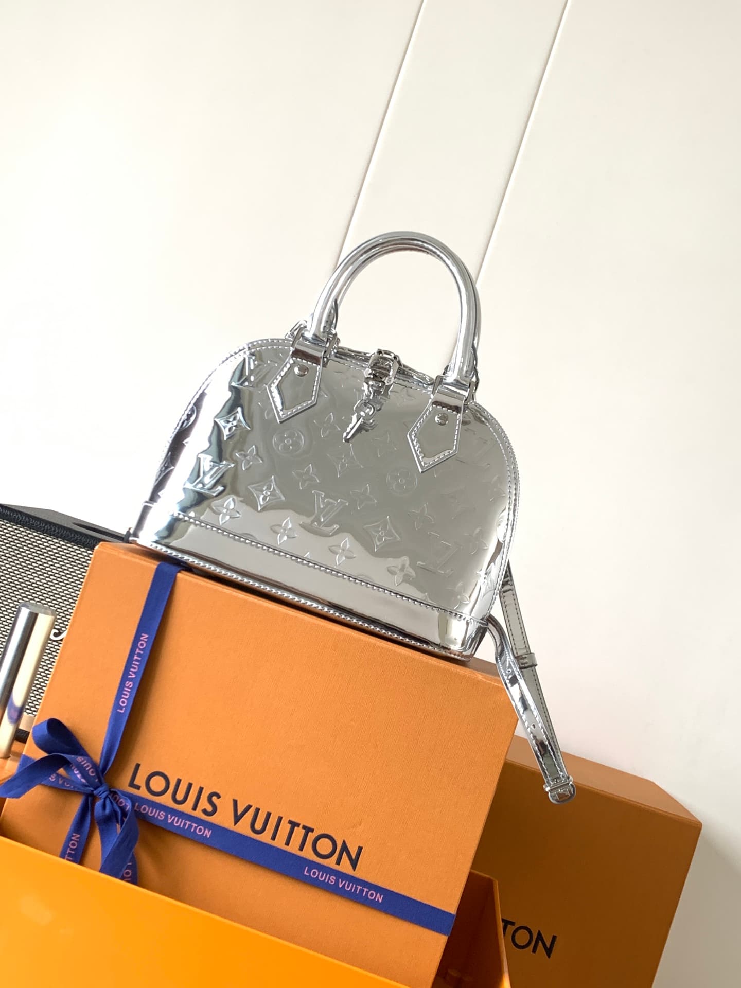 Louis Vuitton Accessory M26335