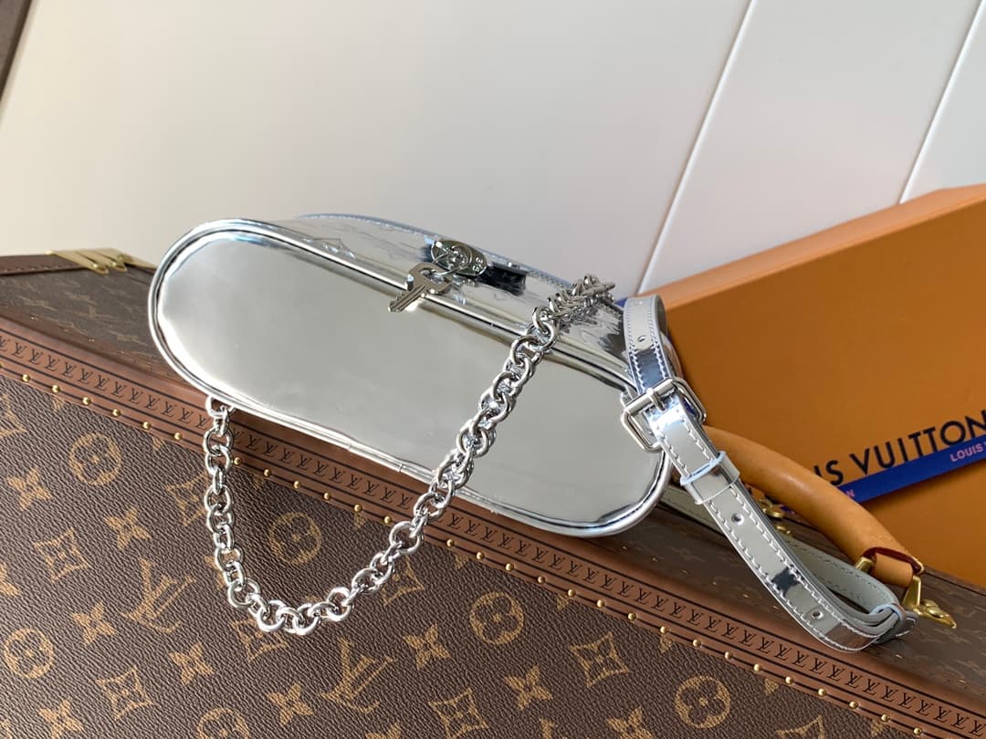 Louis Vuitton Cream Wallet M26097