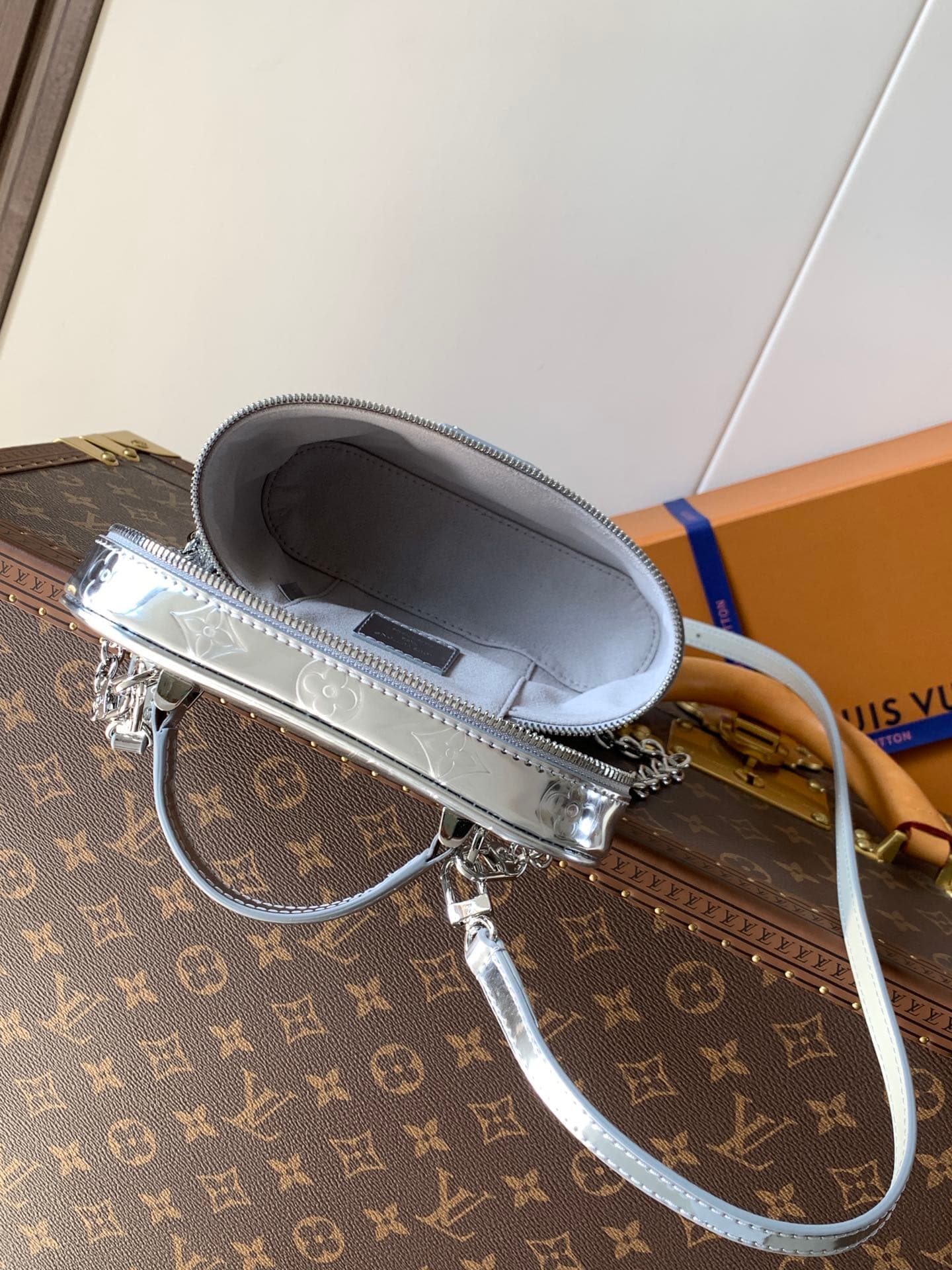 Louis Vuitton Cream Wallet M26097