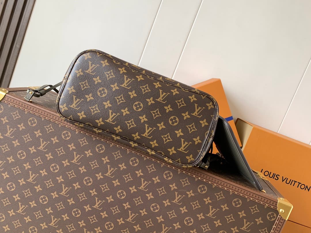 Louis Vuitton Black Medium Backpack M25664
