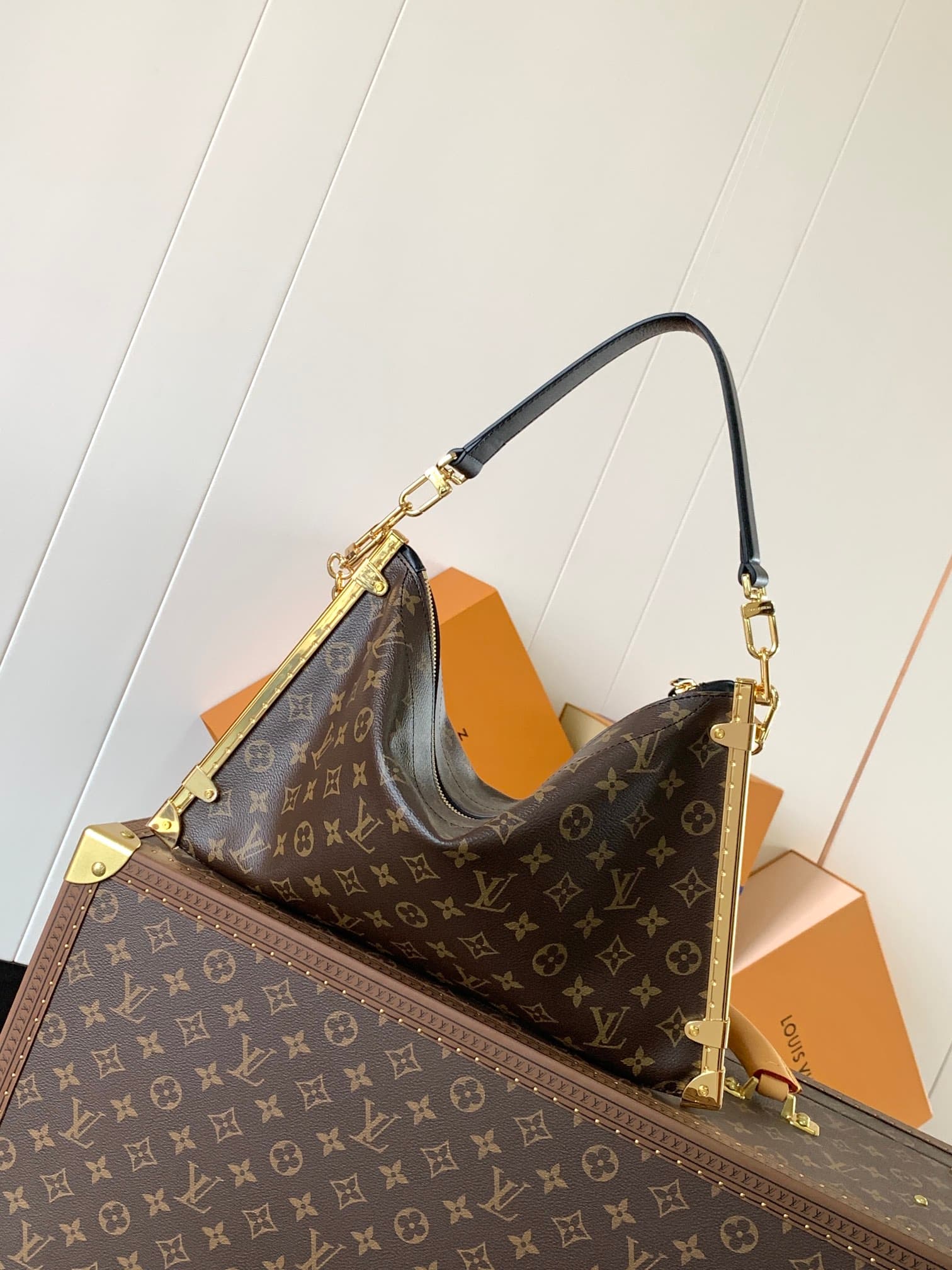 Louis Vuitton Cream Shoulder Bag M12075