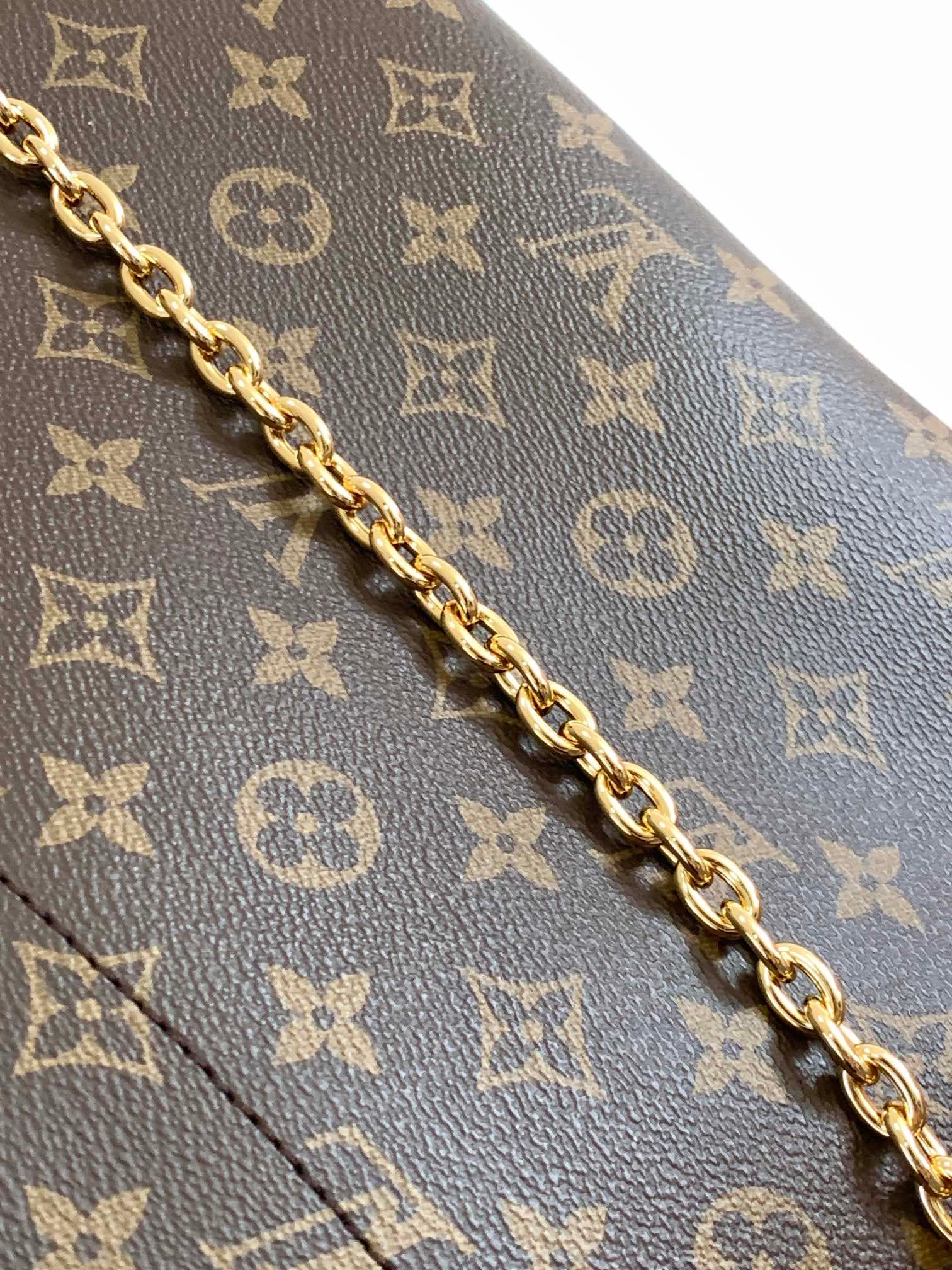 Louis Vuitton Cream Shoulder Bag M12075
