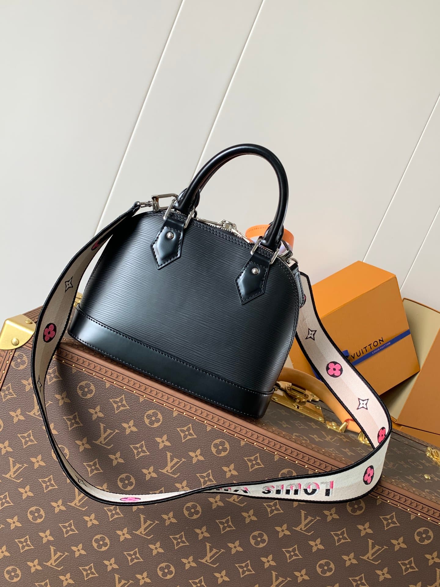 Louis Vuitton Black Bag M59217