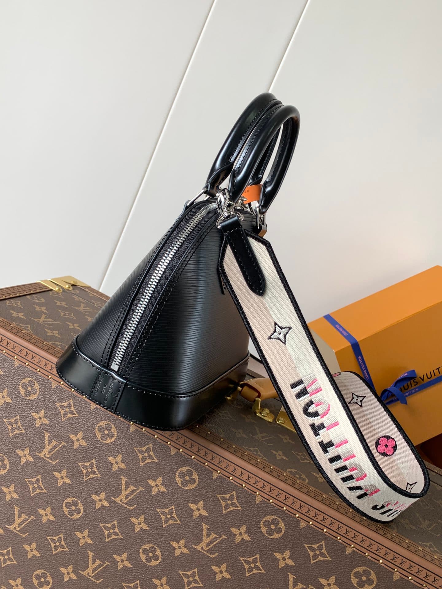 Louis Vuitton Black Bag M59217