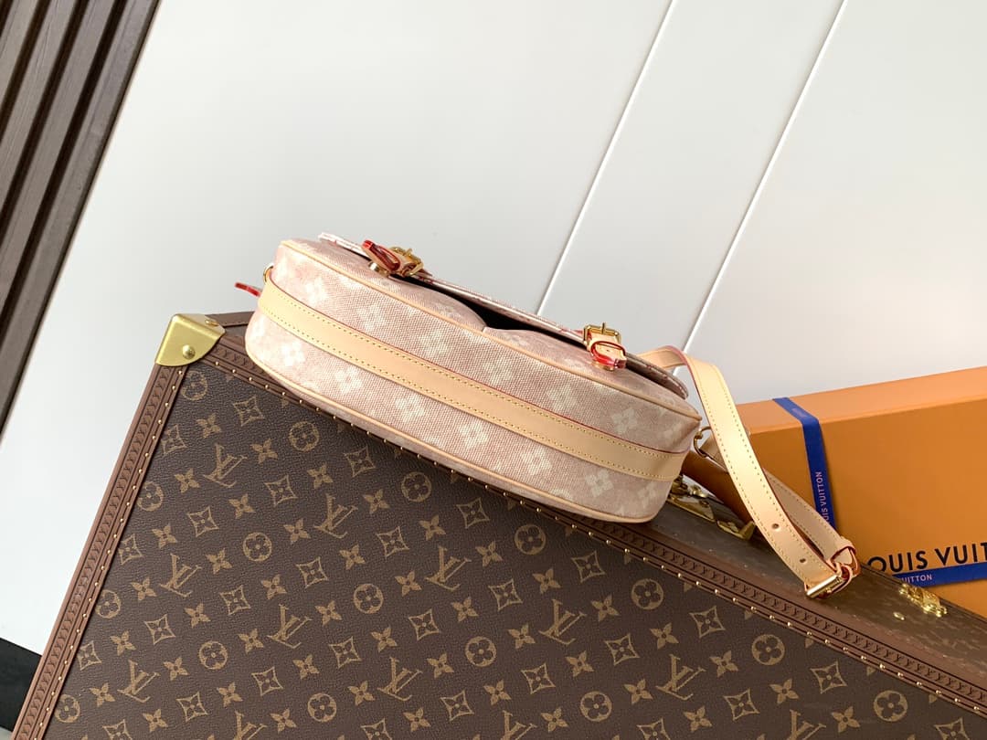 Louis Vuitton Cream Wallet M15134