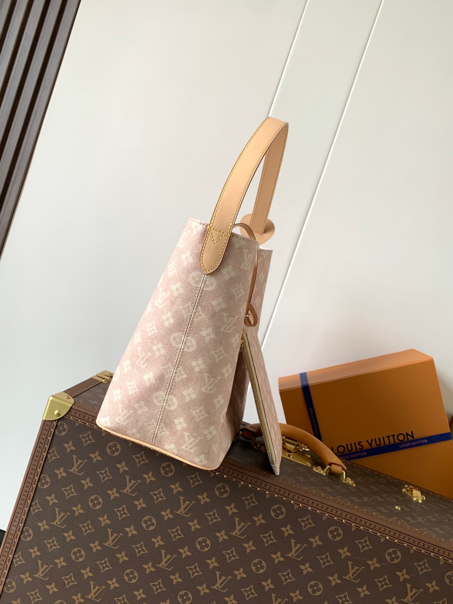 Louis Vuitton Cream Large Wallet M25727