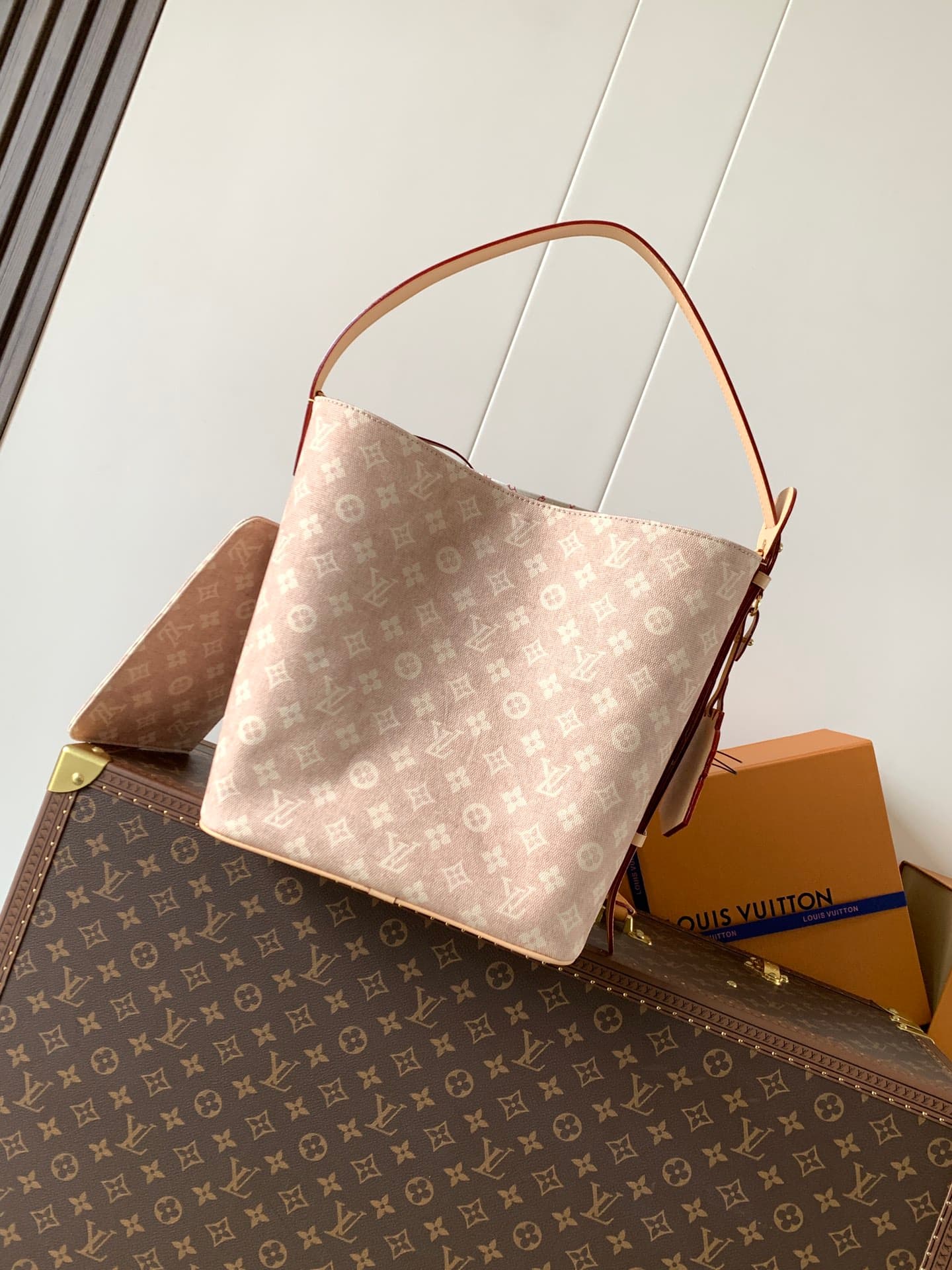 Louis Vuitton Cream Large Wallet M25727
