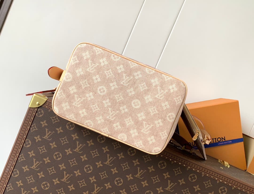 Louis Vuitton Cream Large Wallet M25727