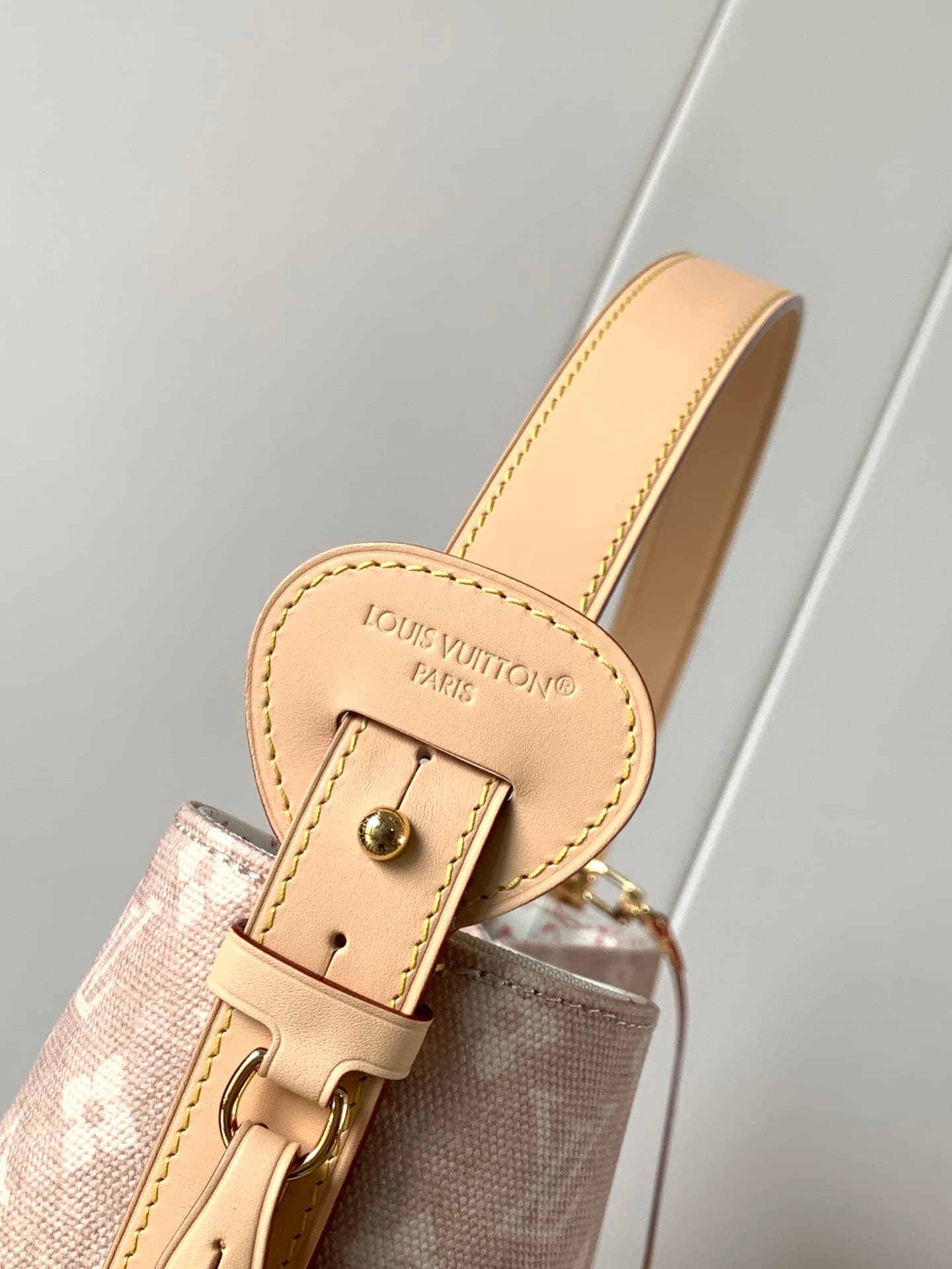 Louis Vuitton Cream Large Wallet M25727