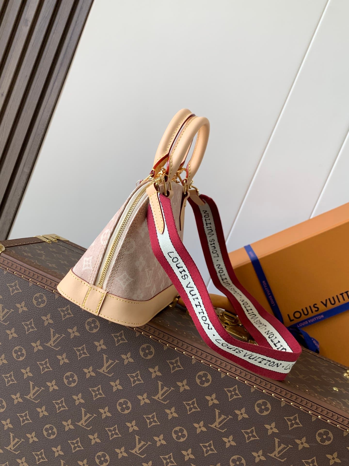 Louis Vuitton Cream Wallet M25728