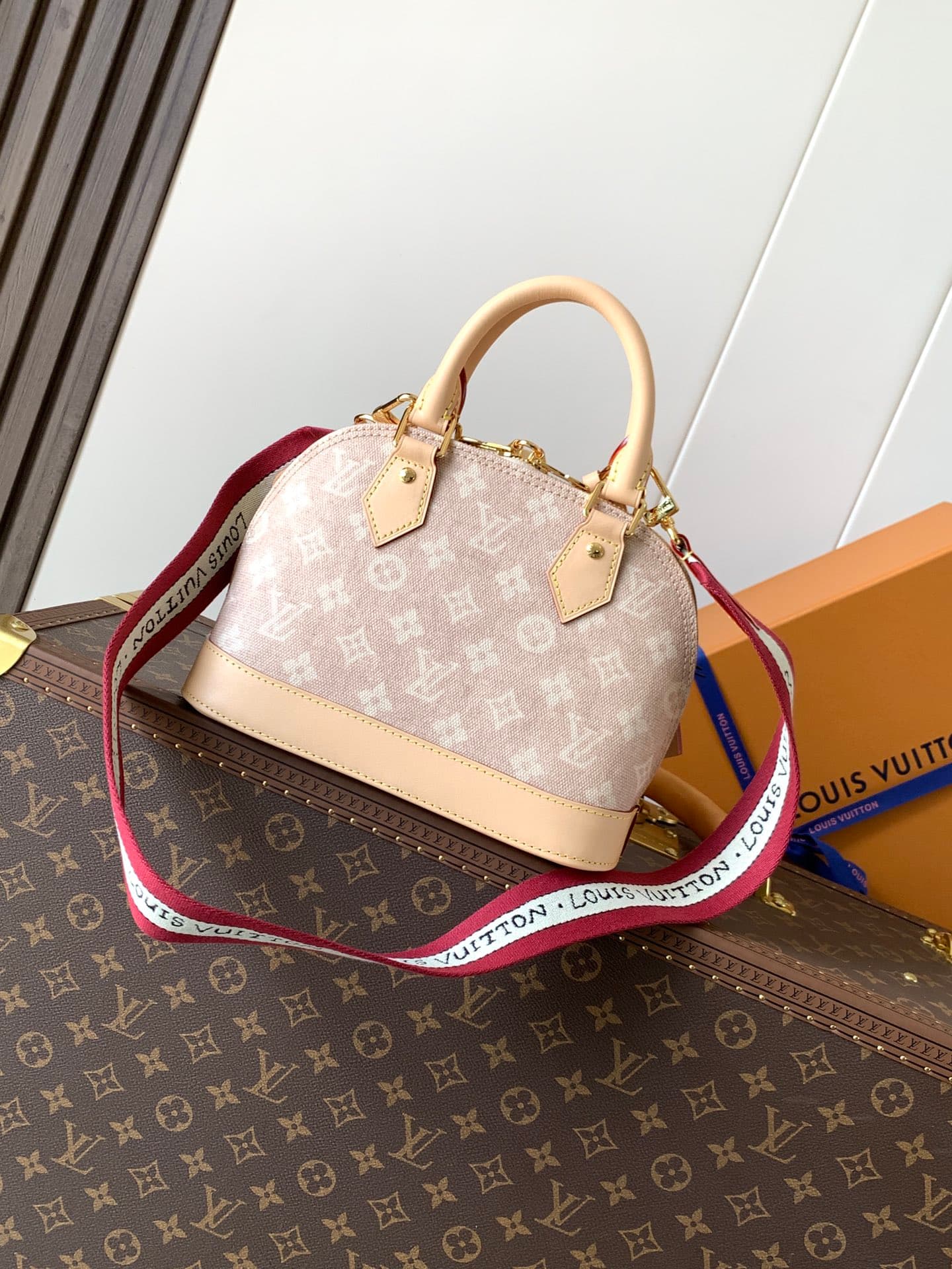 Louis Vuitton Cream Wallet M25728