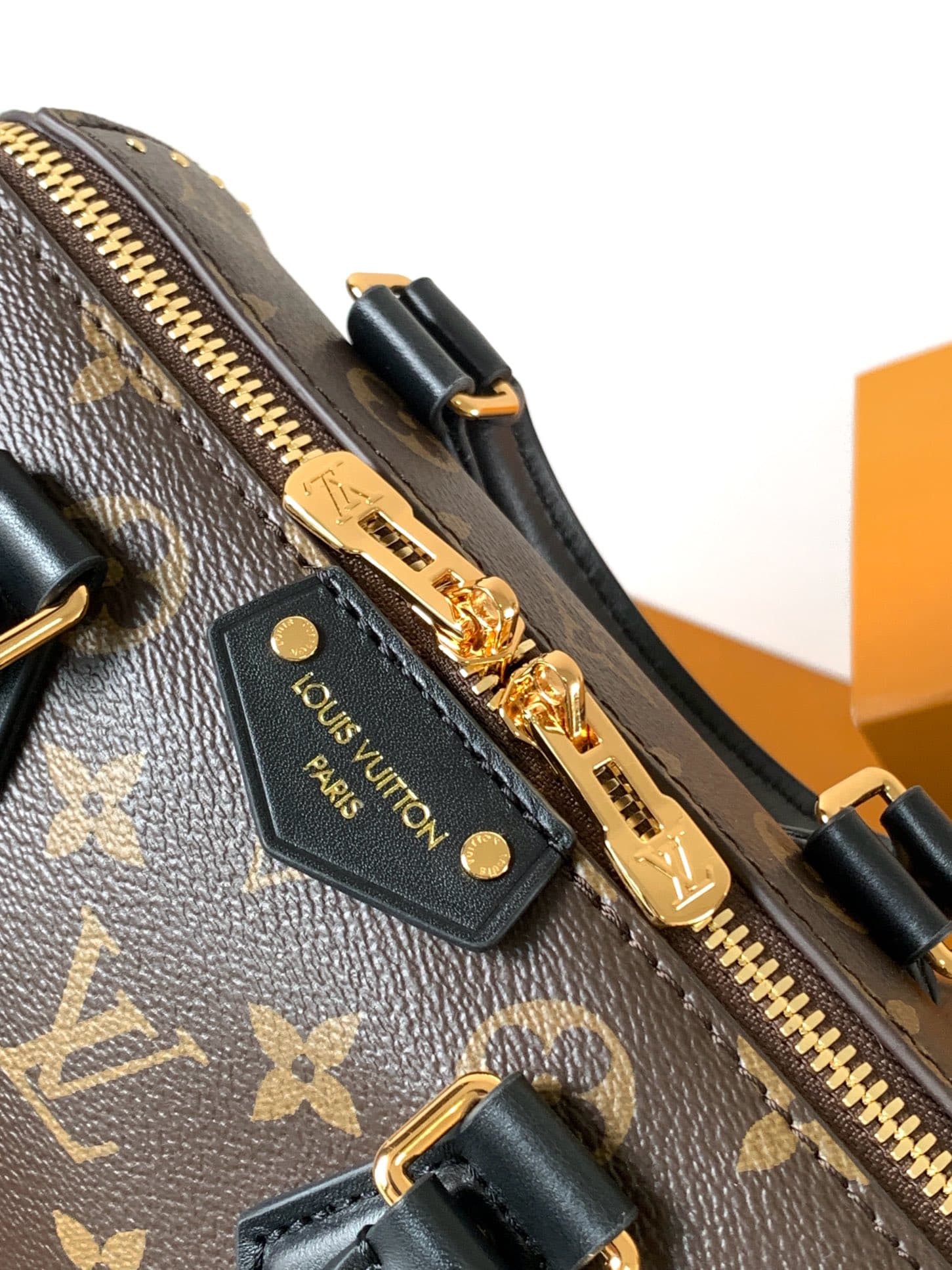 Louis Vuitton Cream Crossbody Bag M13146