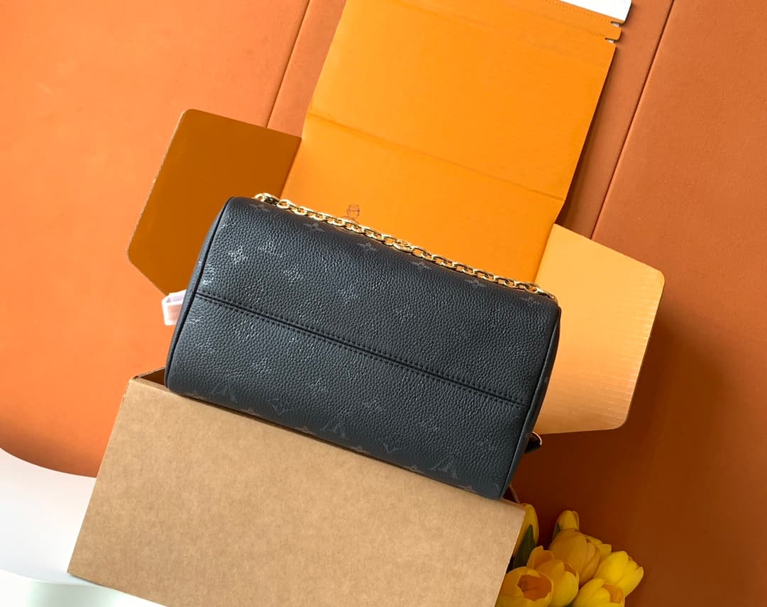 Louis Vuitton Cream Wallet M26486