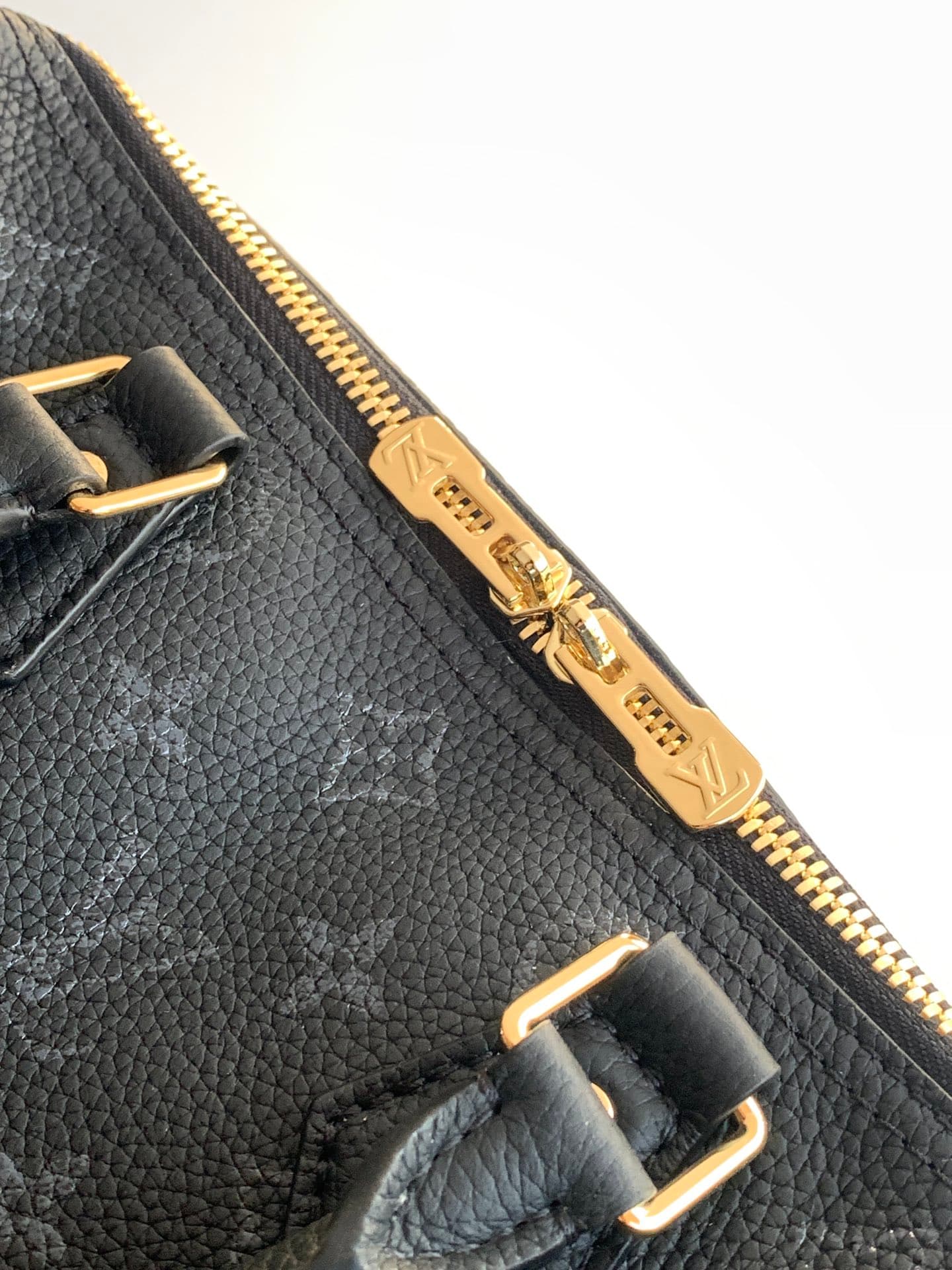 Louis Vuitton Cream Wallet M26486