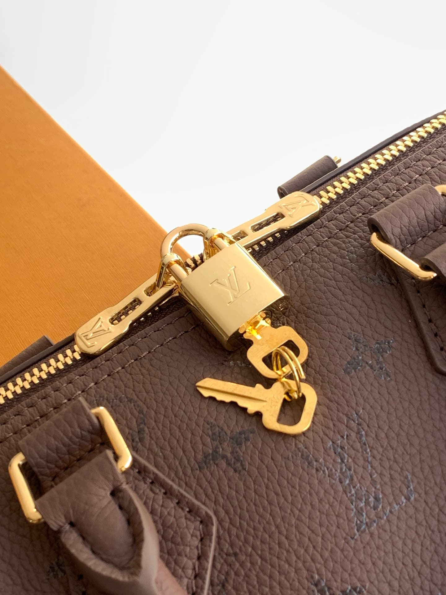 Louis Vuitton Cream Wallet M26691