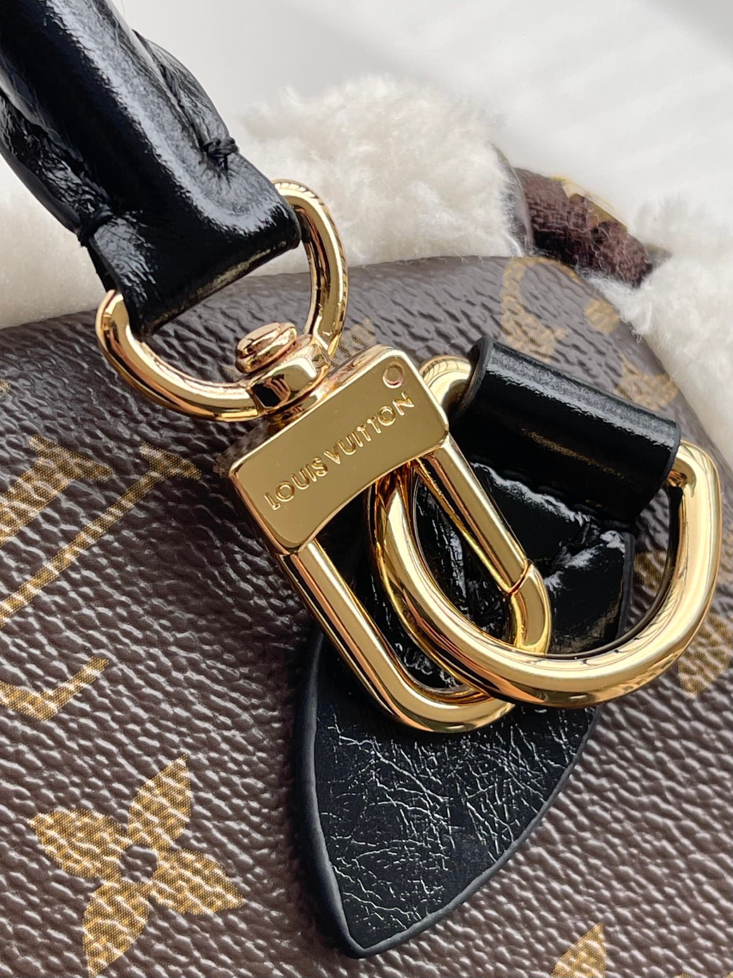 Louis Vuitton Gold Bag M26326
