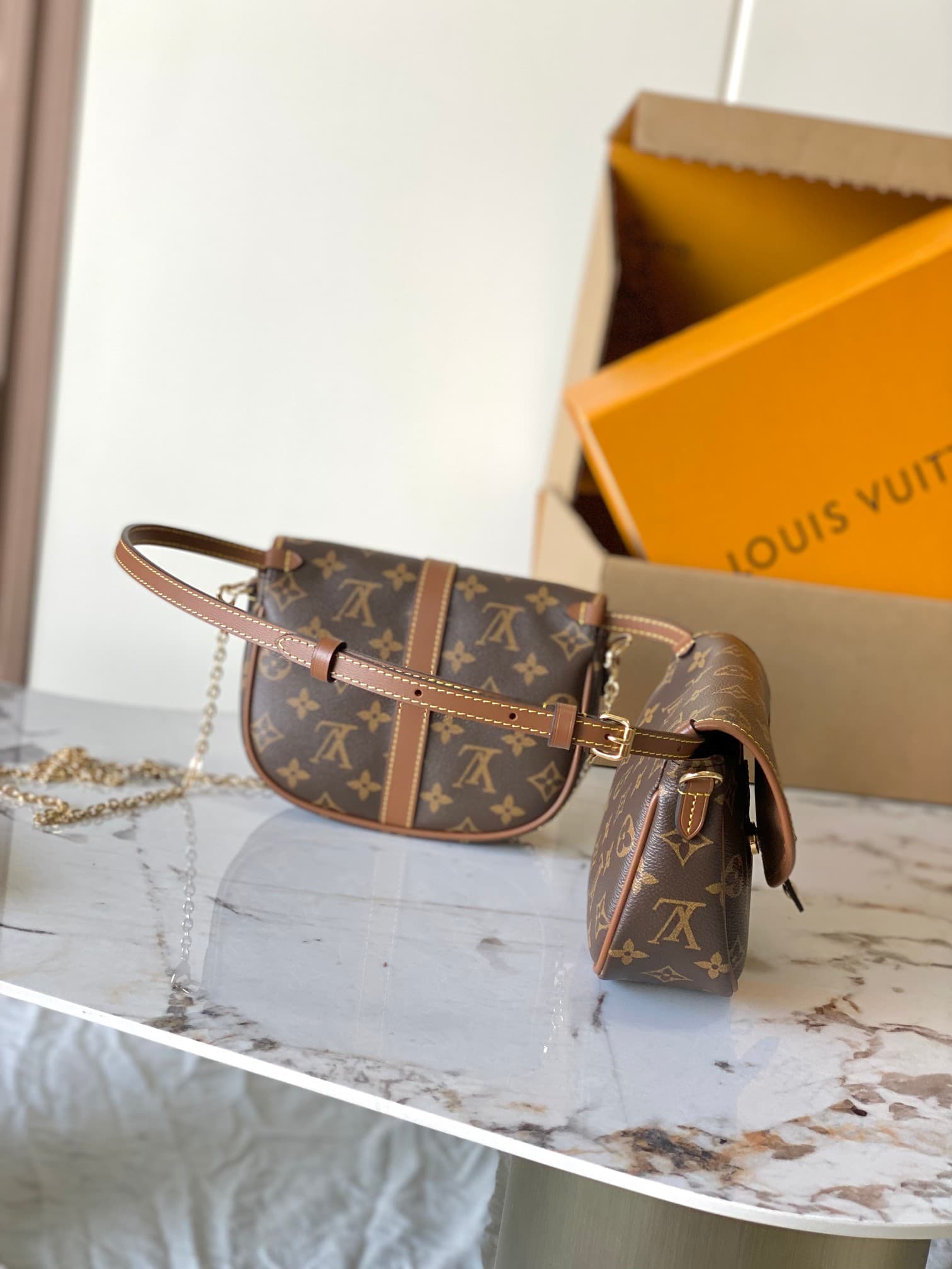 Louis Vuitton Bag M26592
