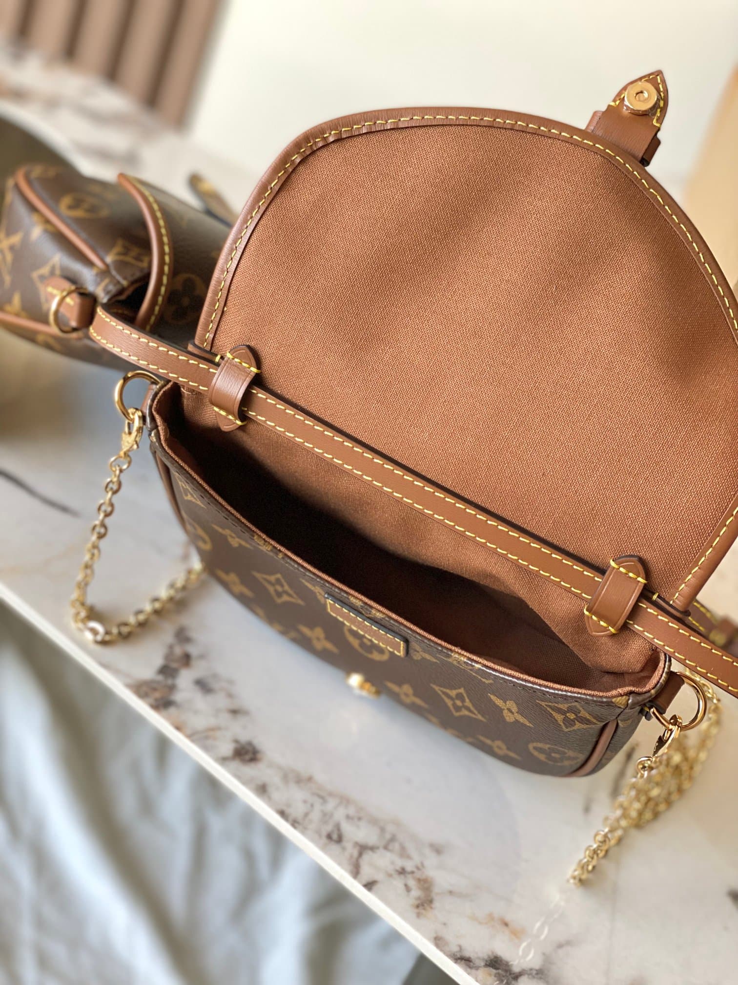 Louis Vuitton Bag M26592