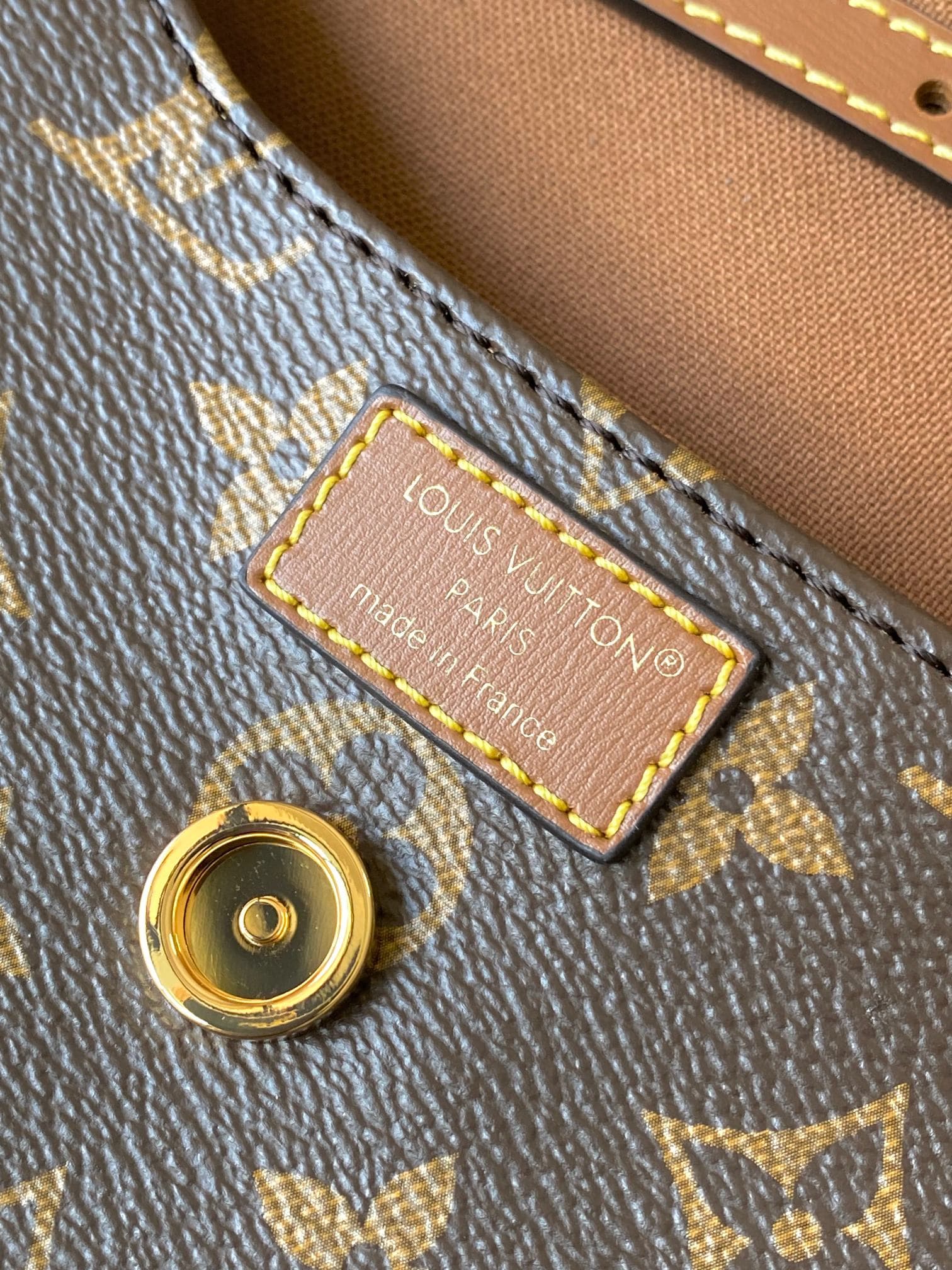 Louis Vuitton Bag M26592