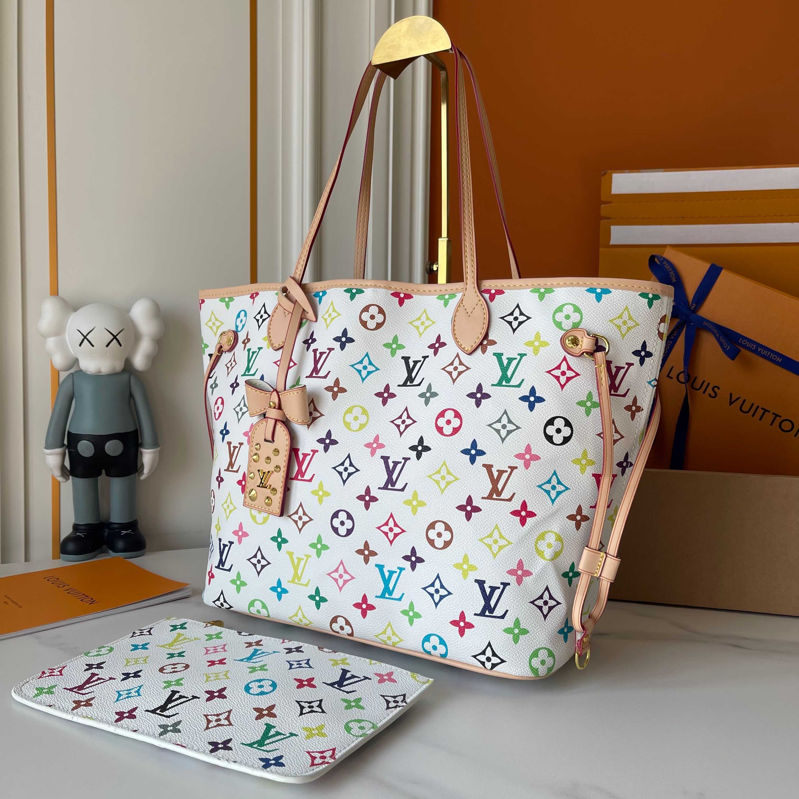 Louis Vuitton Cream Medium Bag M40995