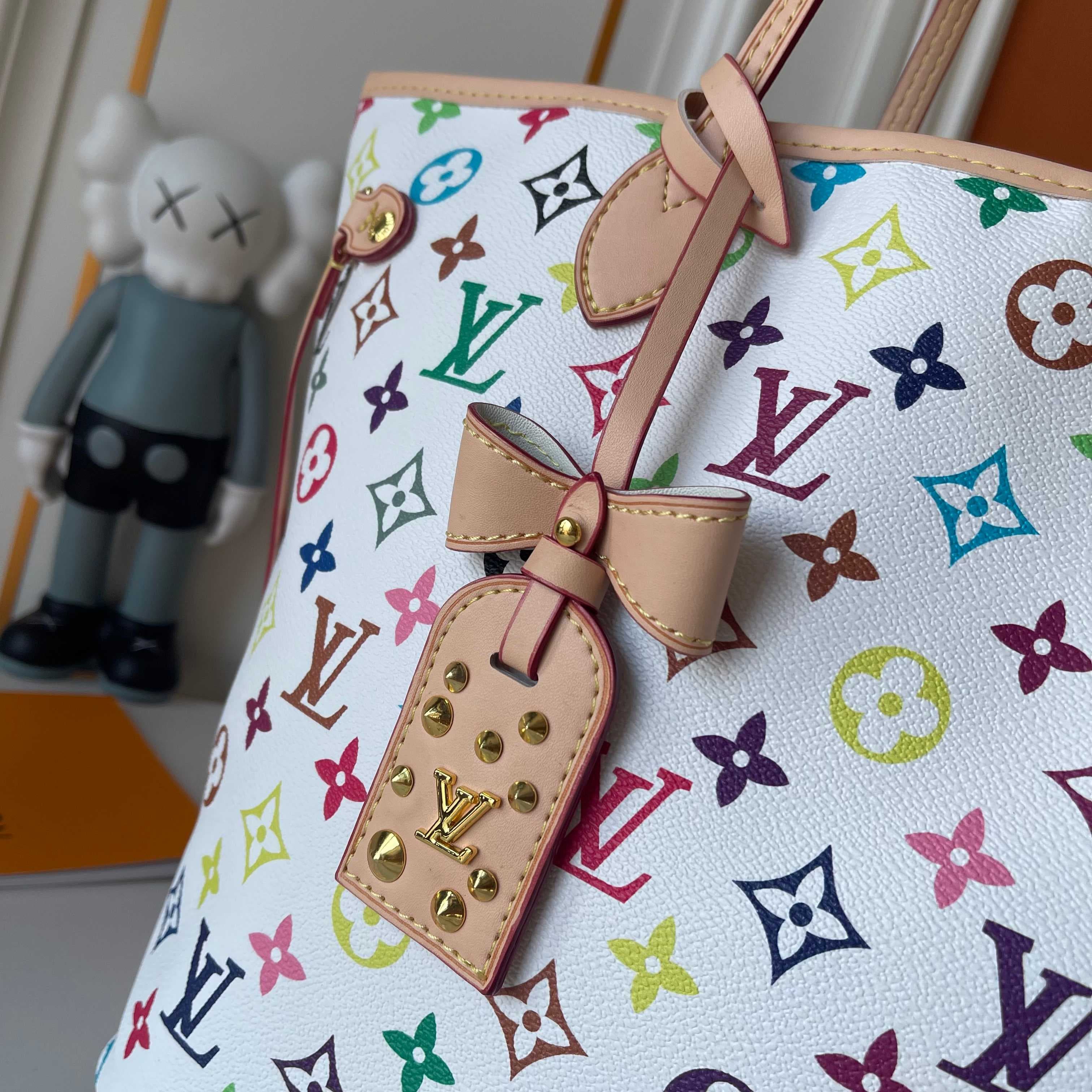 Louis Vuitton Cream Medium Bag M40995