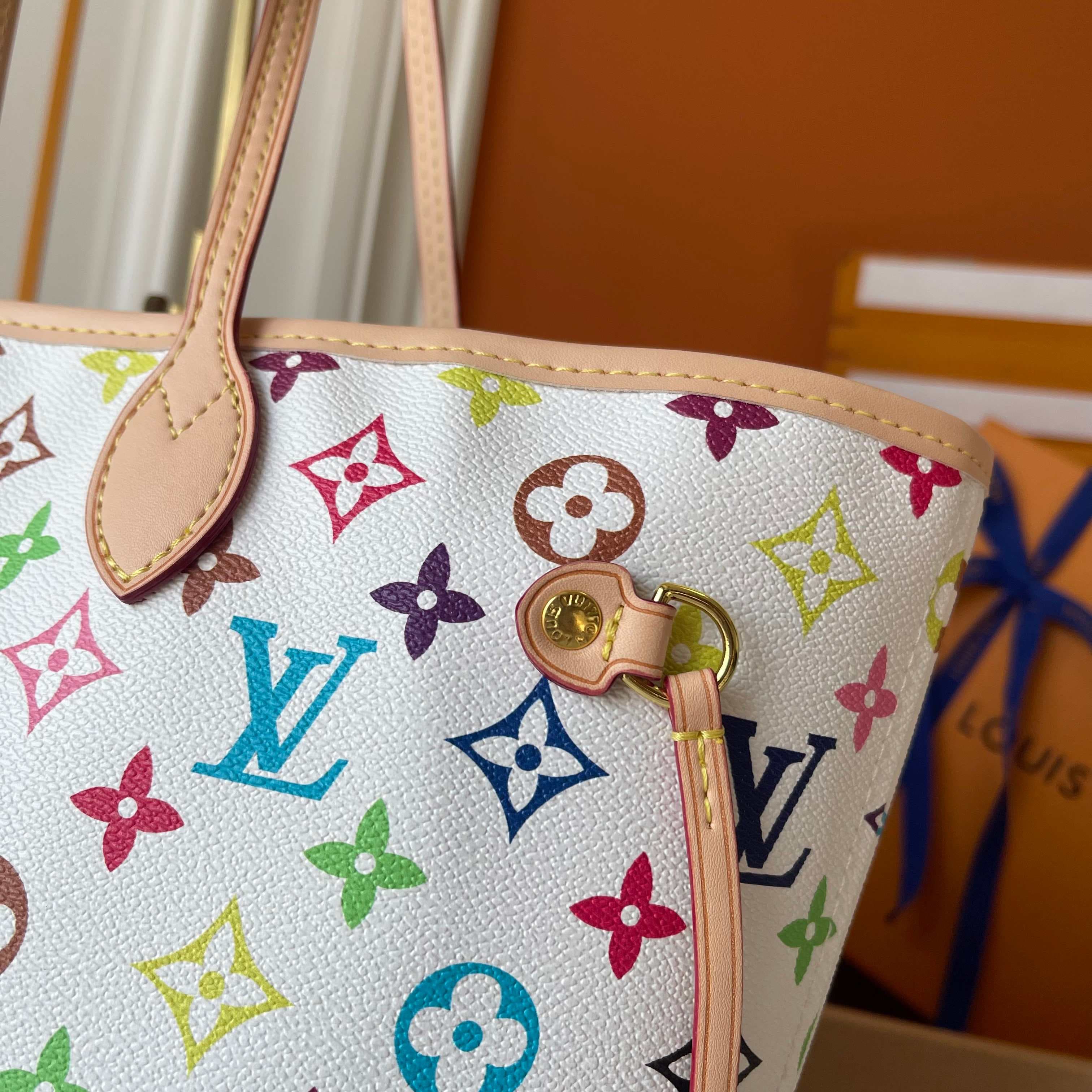 Louis Vuitton Cream Medium Bag M40995