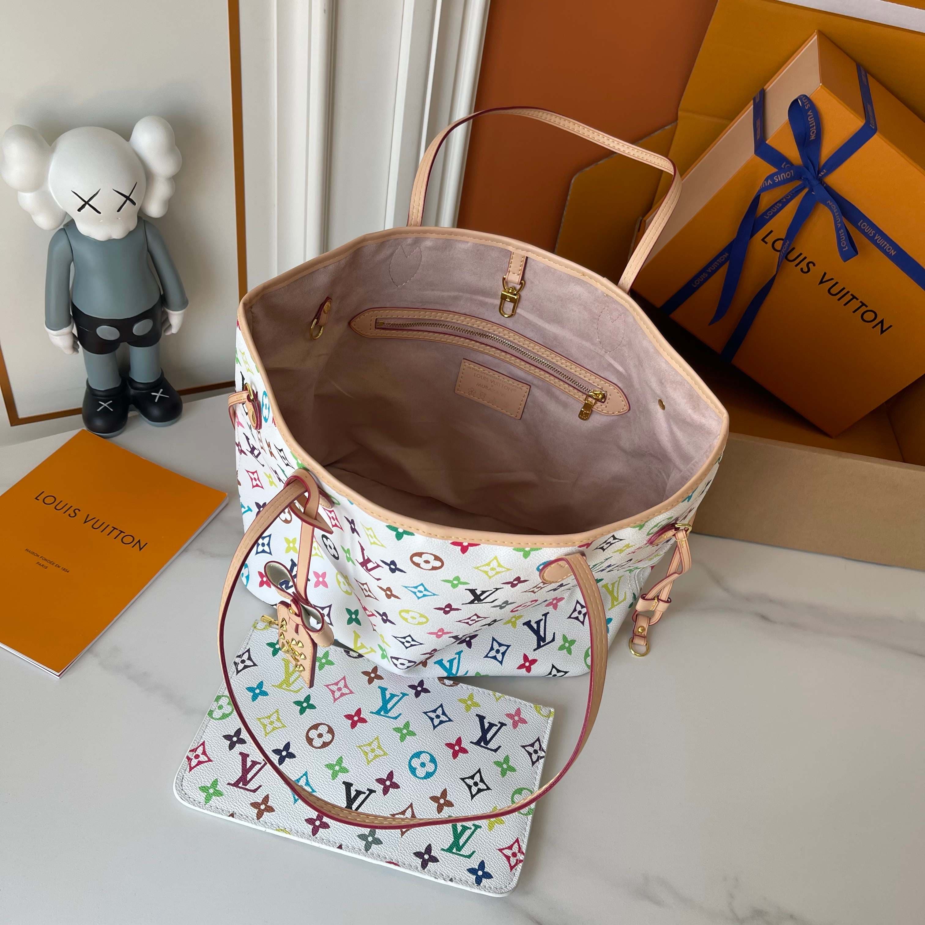 Louis Vuitton Cream Medium Bag M40995