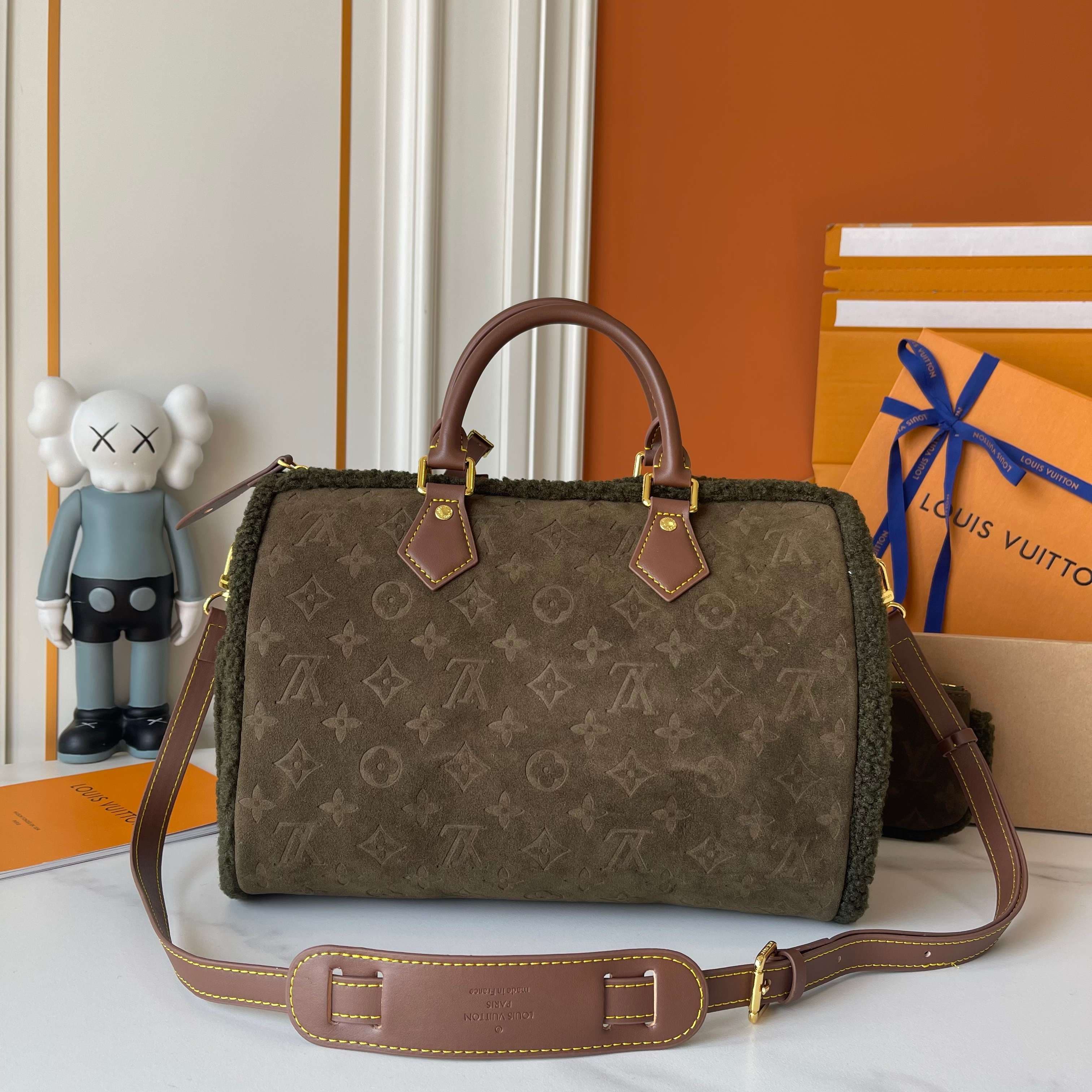 Louis Vuitton Cream Product M27014