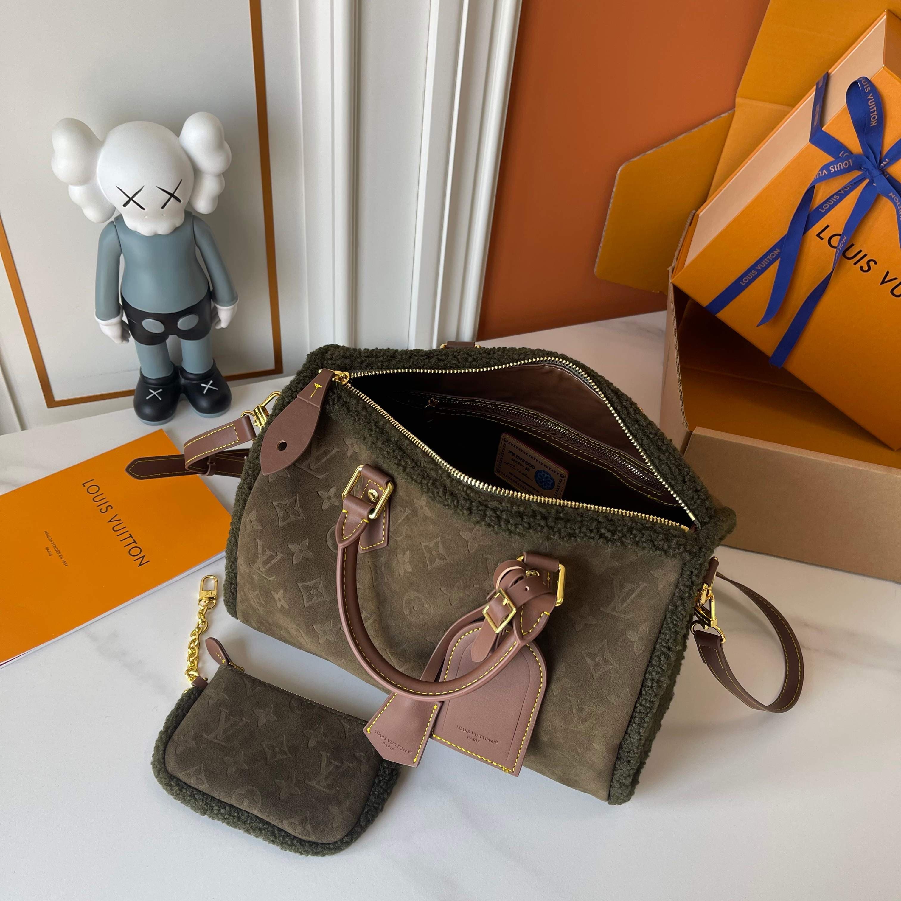 Louis Vuitton Cream Product M27014
