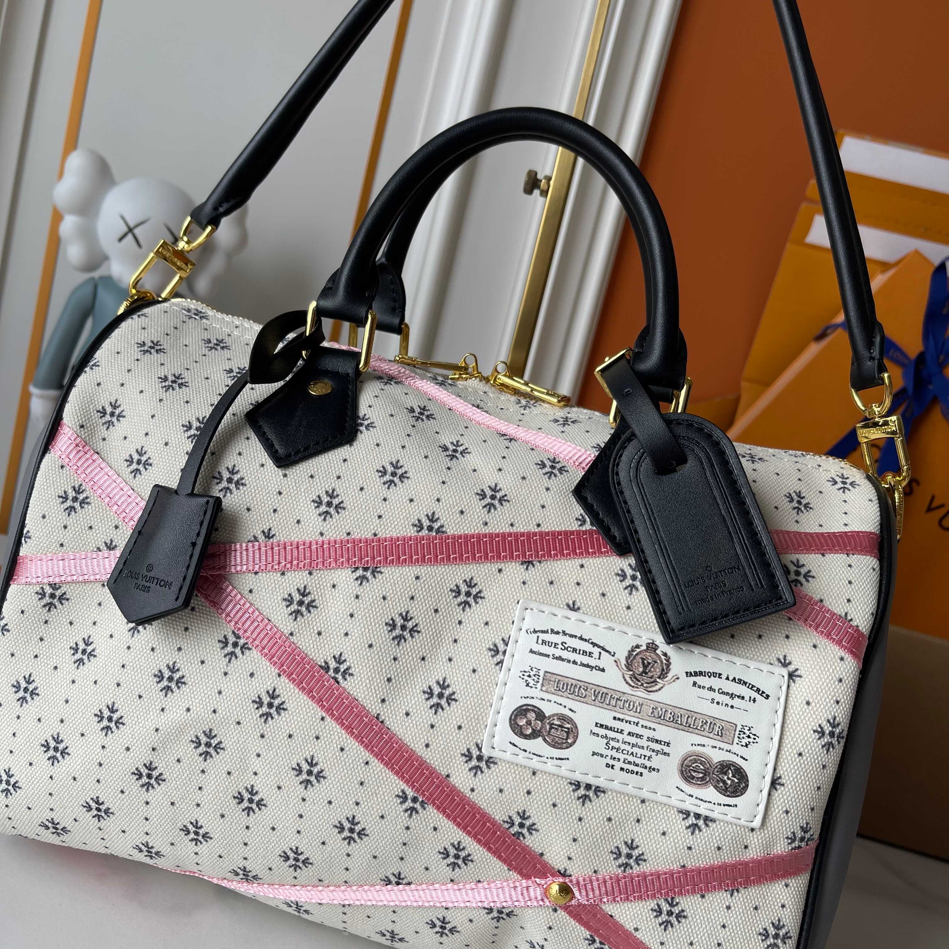 Louis Vuitton White Product M26305