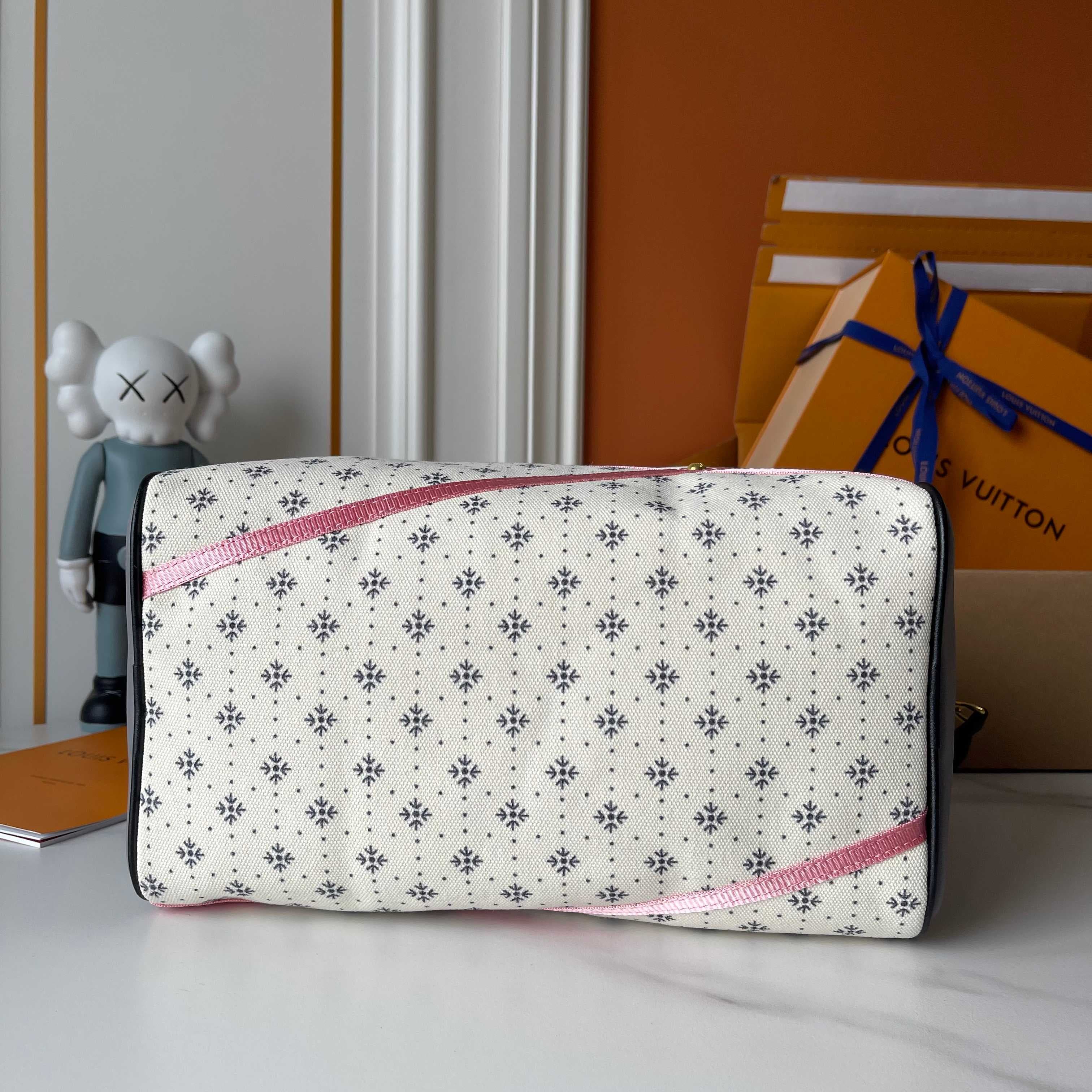 Louis Vuitton White Product M26305