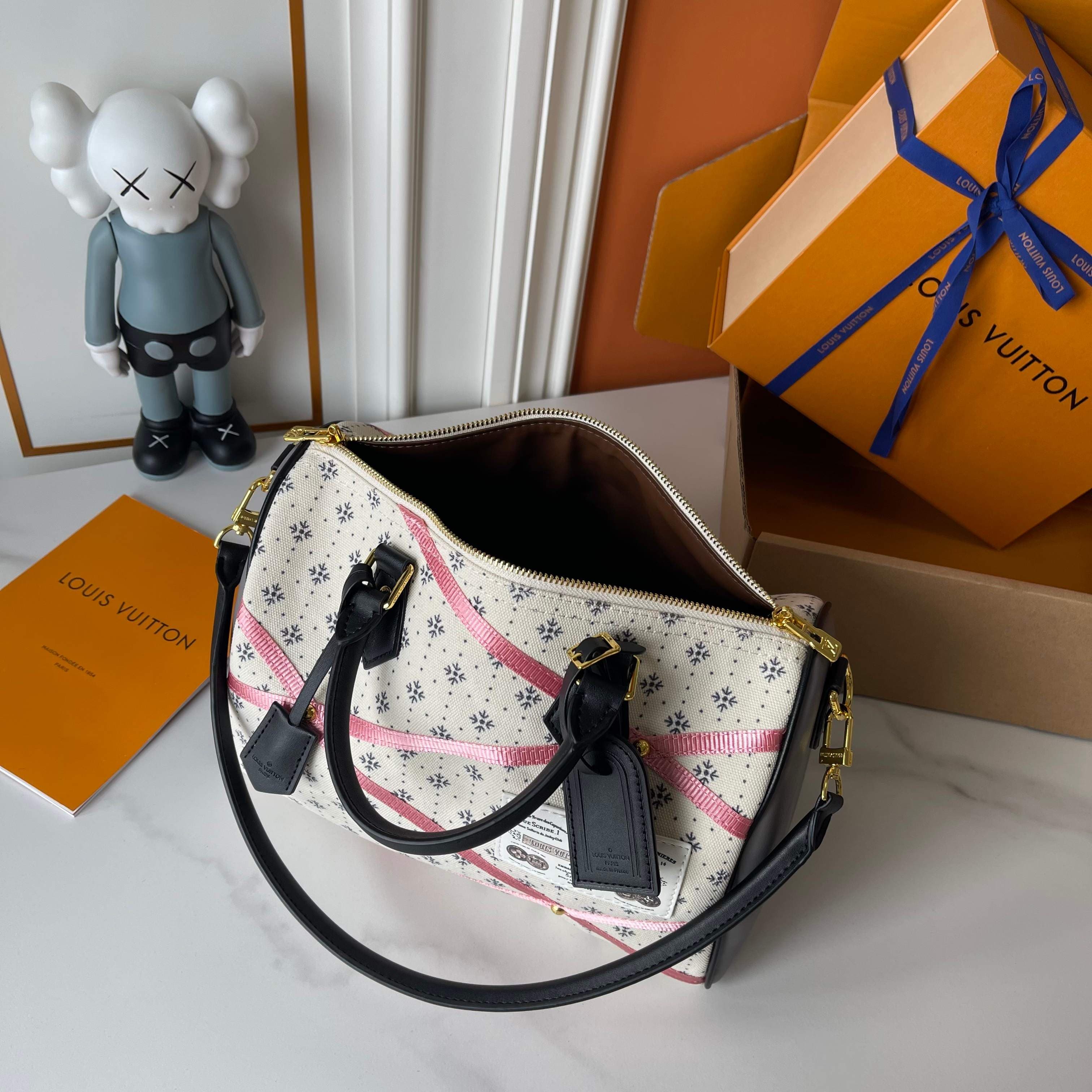 Louis Vuitton White Product M26305