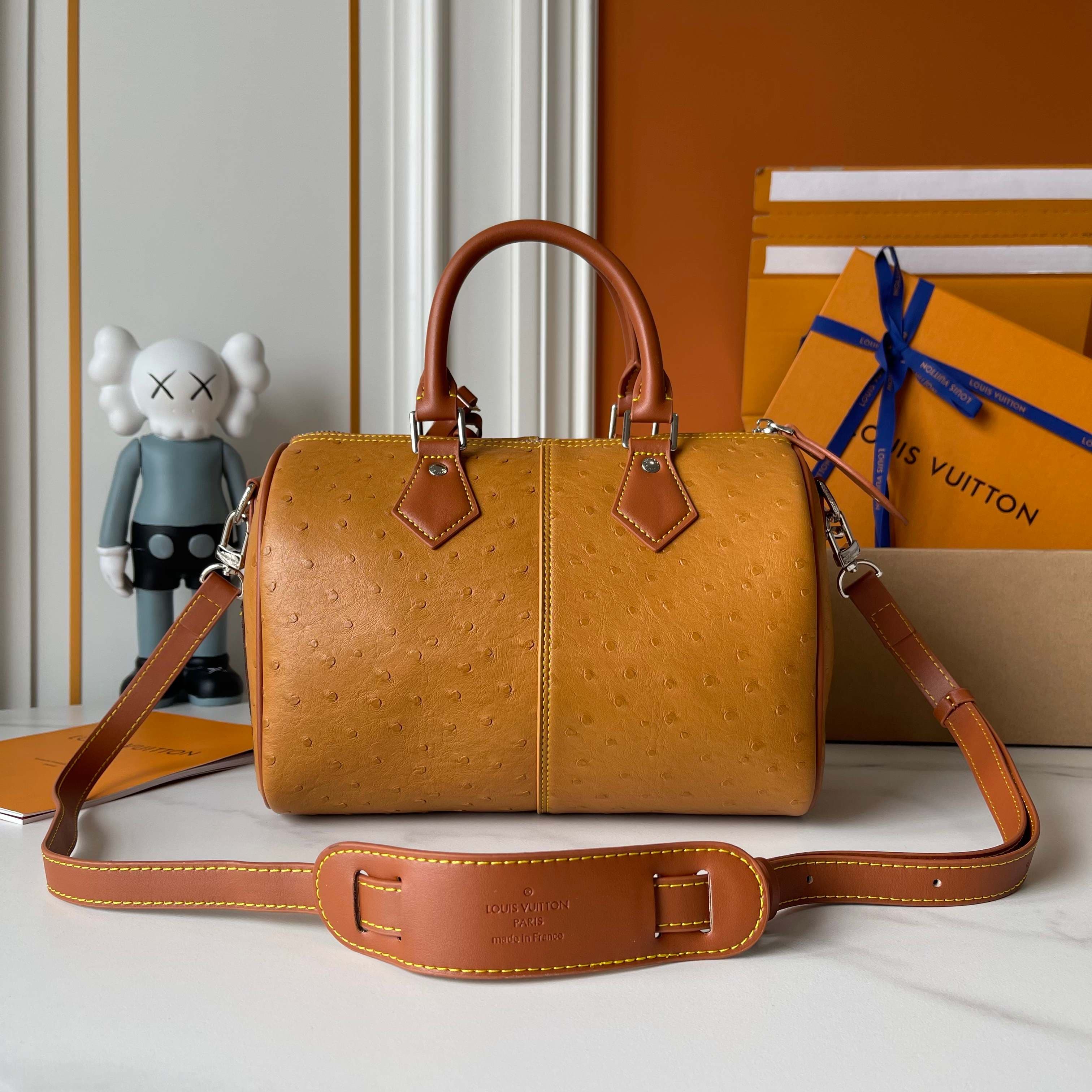 Louis Vuitton Cream Product M89119