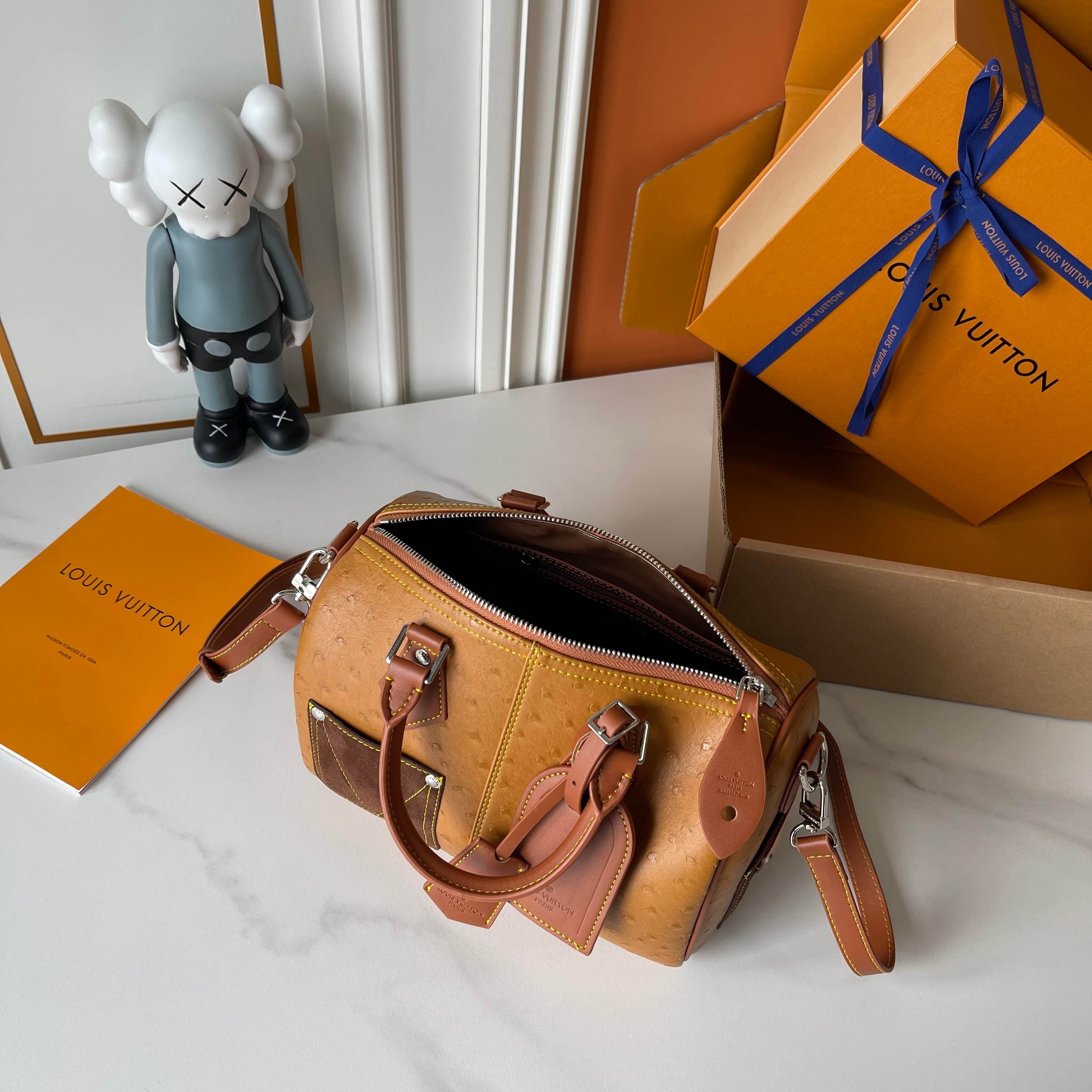 Louis Vuitton Cream Product M89119