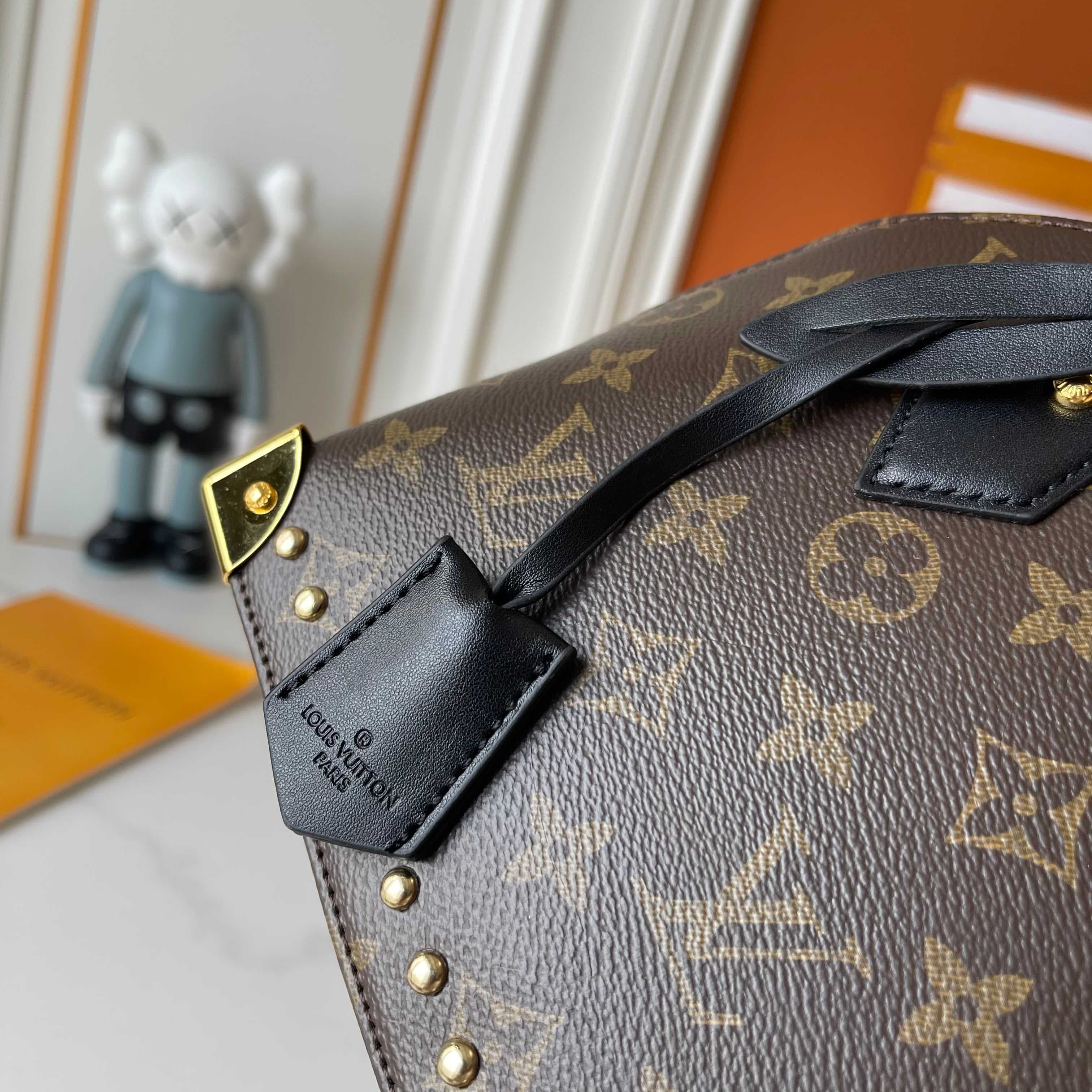 Louis Vuitton Cream Bag M27812