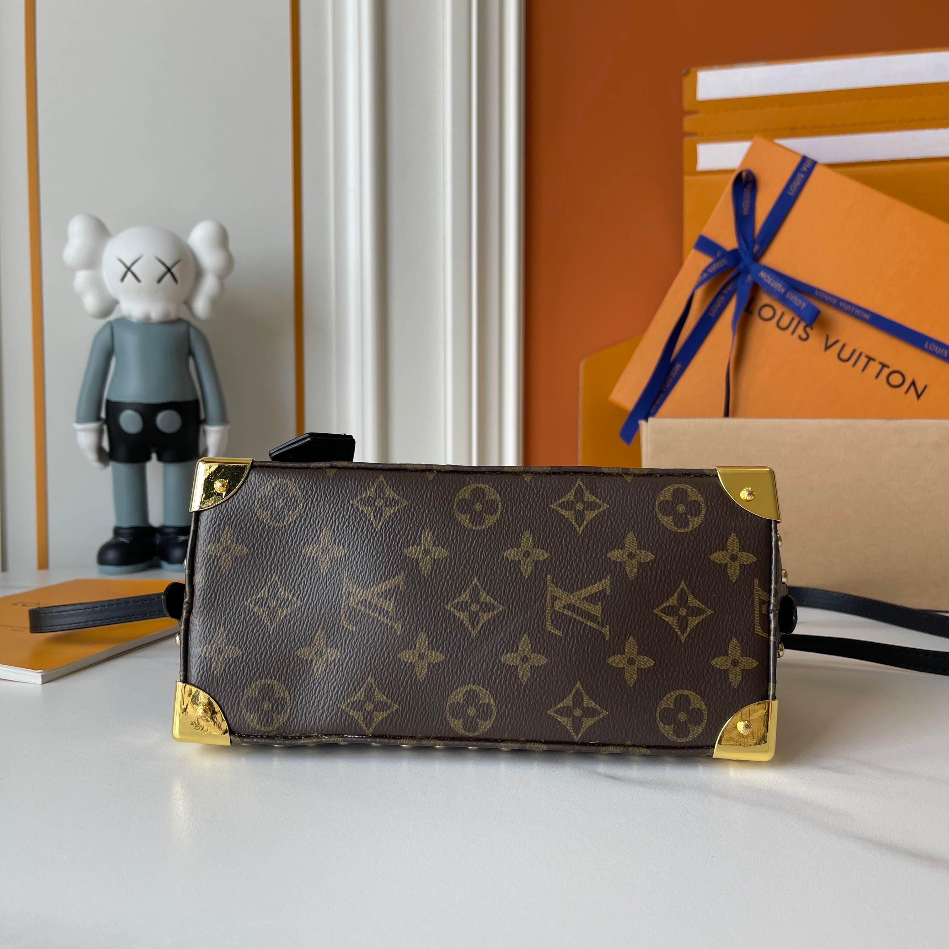 Louis Vuitton Cream Bag M27812