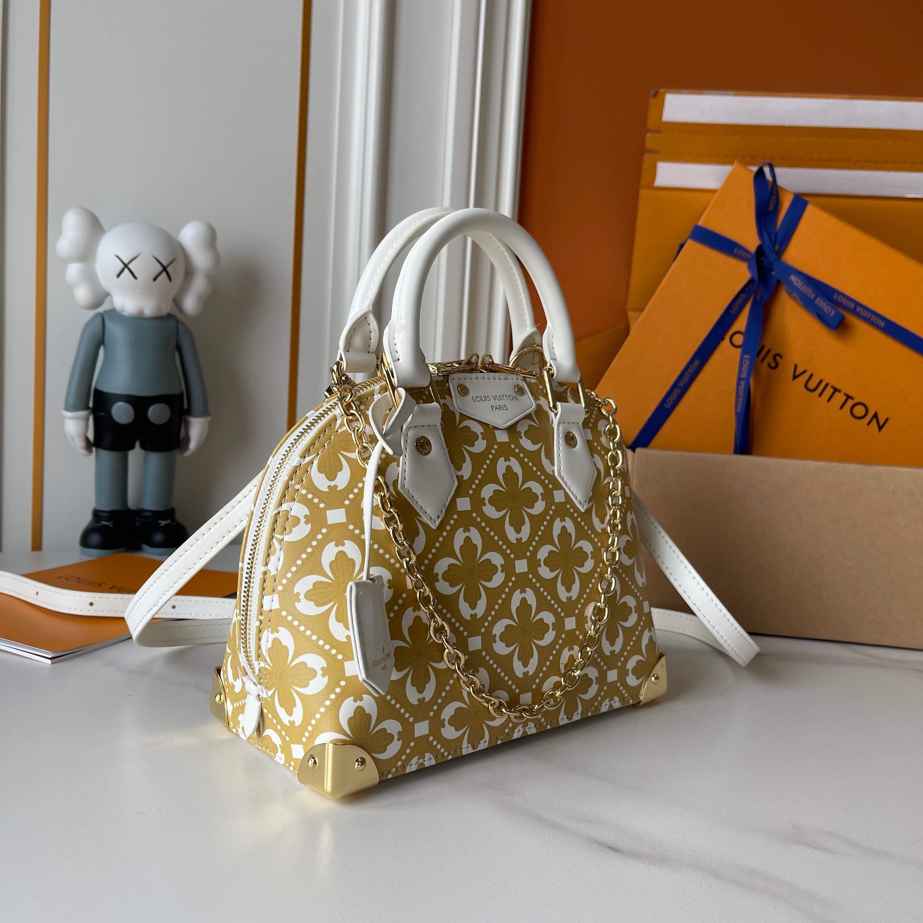 Louis Vuitton Cream Bag M27812