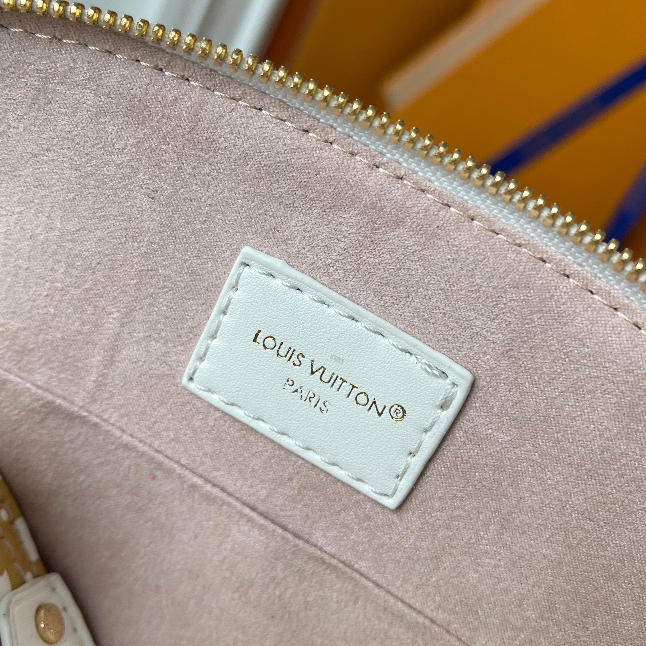 Louis Vuitton Cream Bag M27812