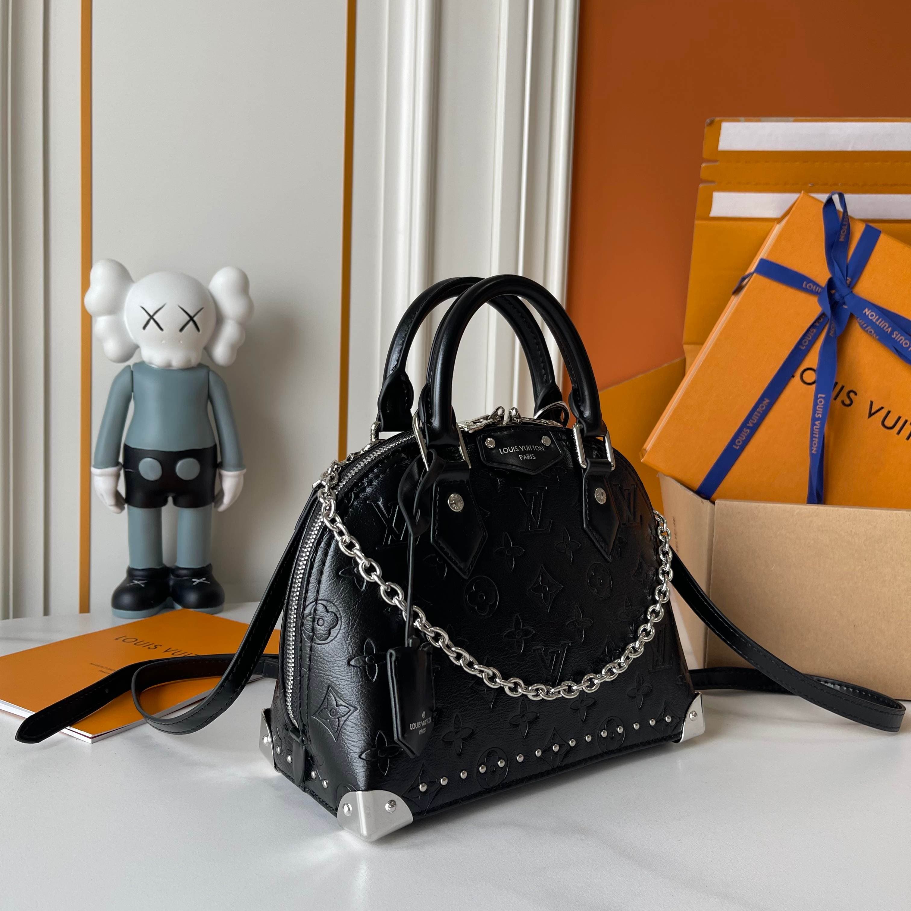 Louis Vuitton Cream Bag M27812