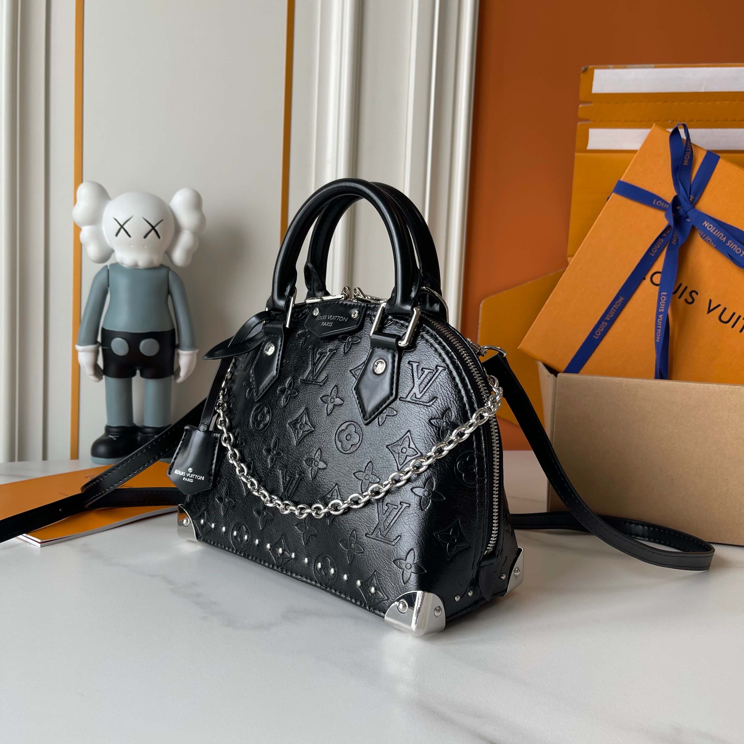Louis Vuitton Cream Bag M27812
