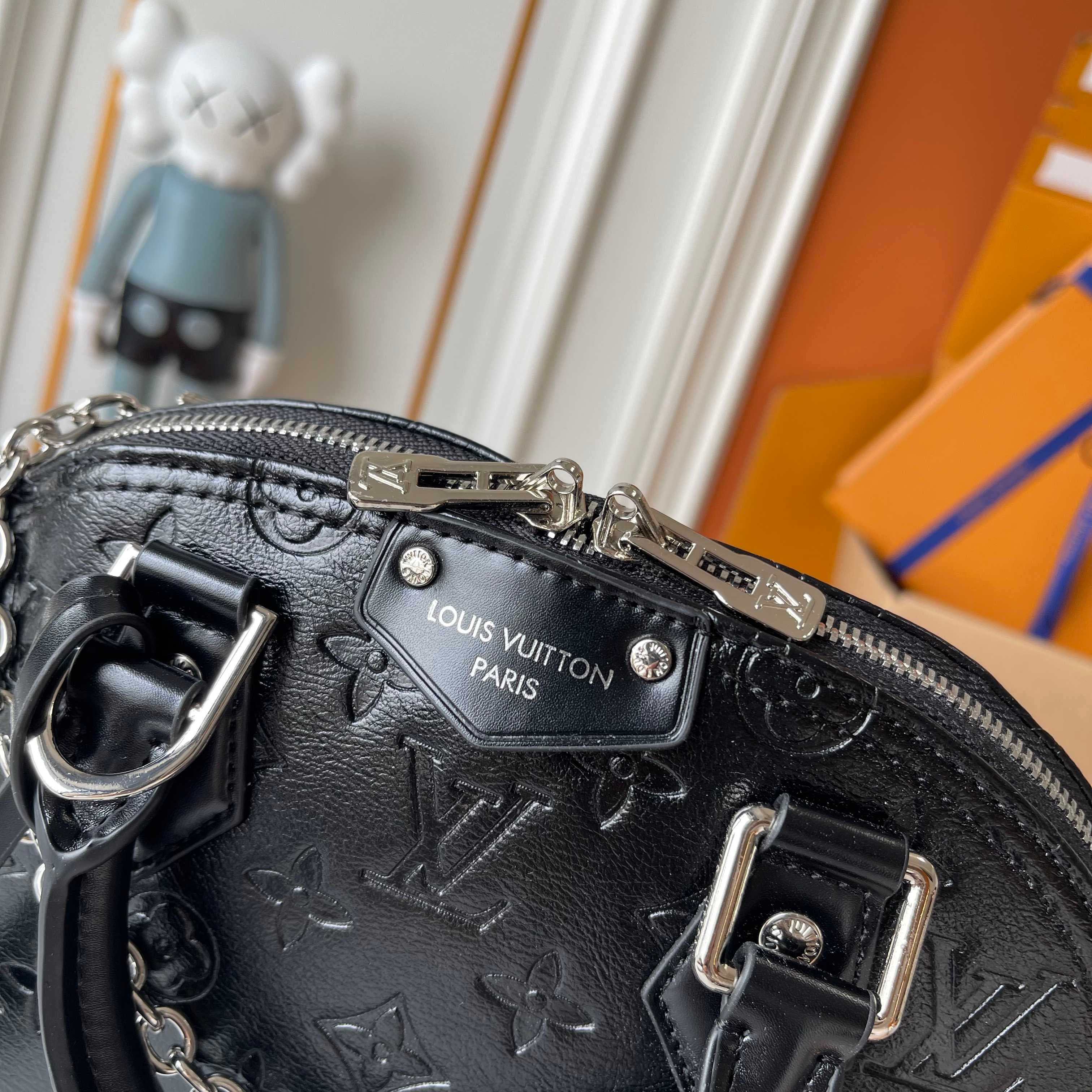 Louis Vuitton Cream Bag M27812