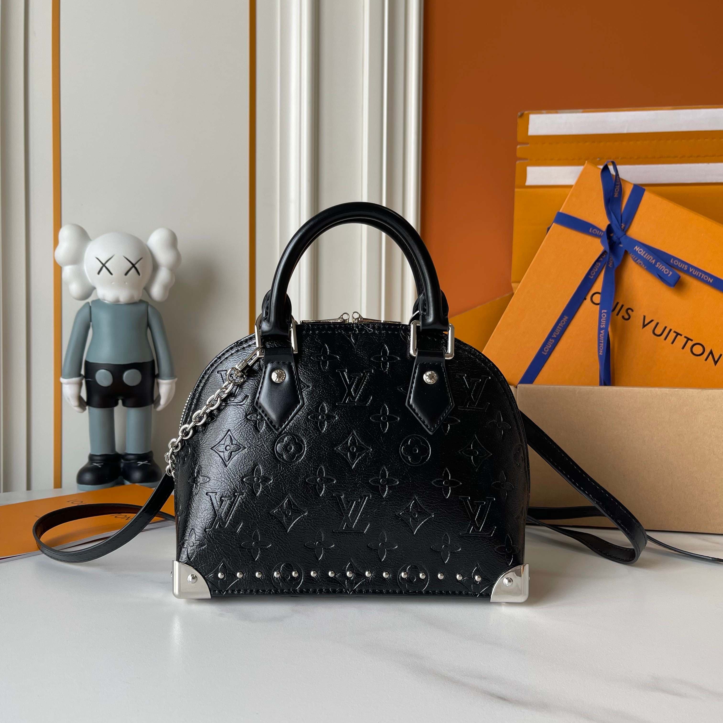 Louis Vuitton Cream Bag M27812